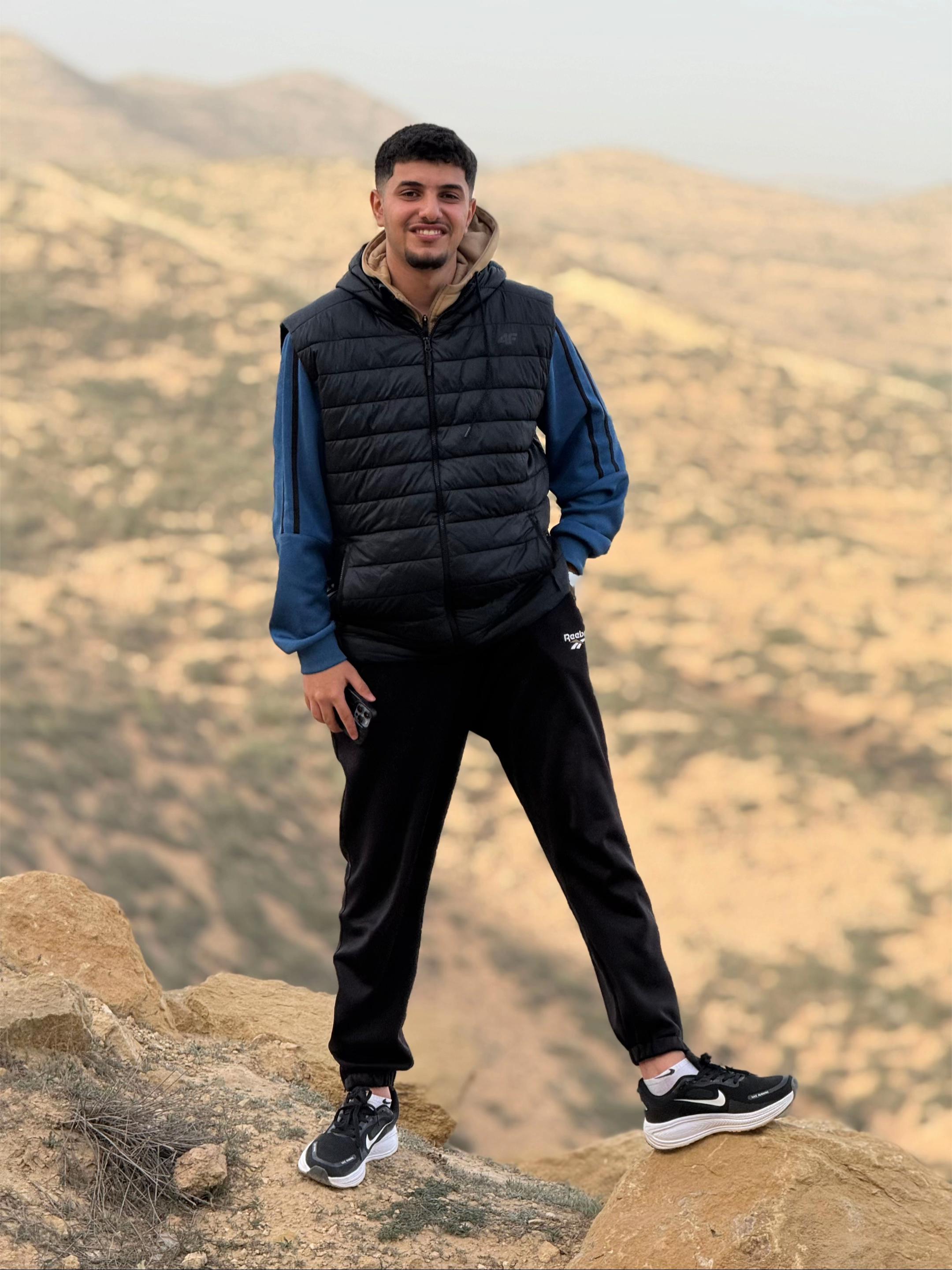 @عبدالمهيمن .