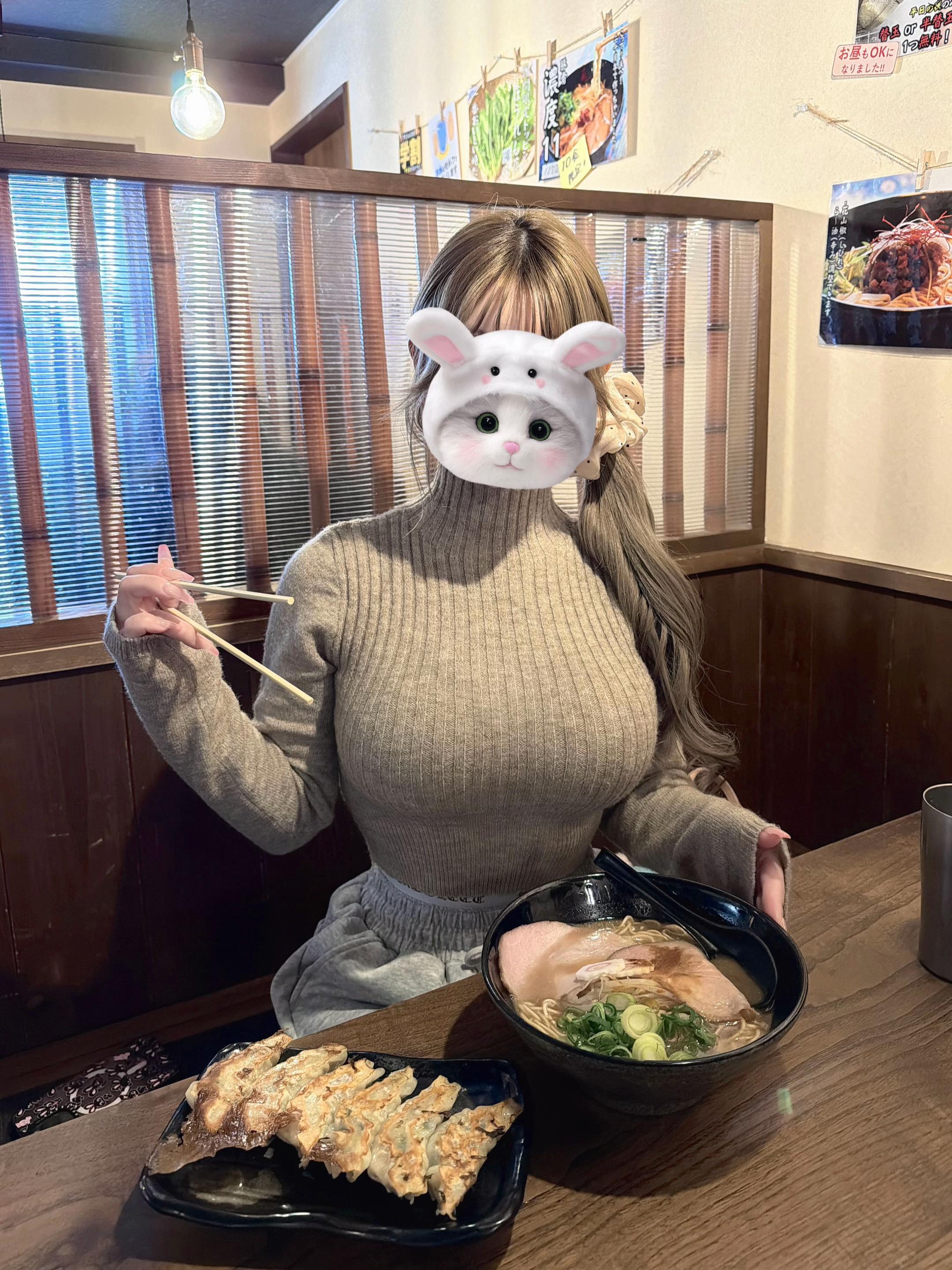 @ねこは神
