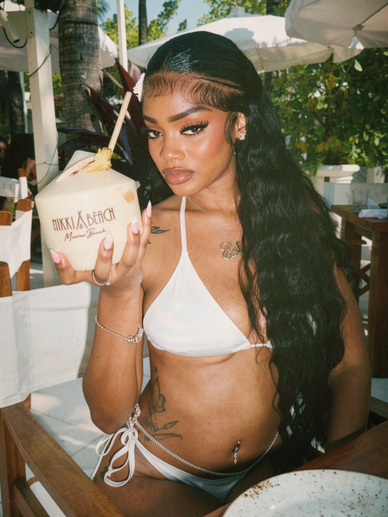 @himynameessence🥥