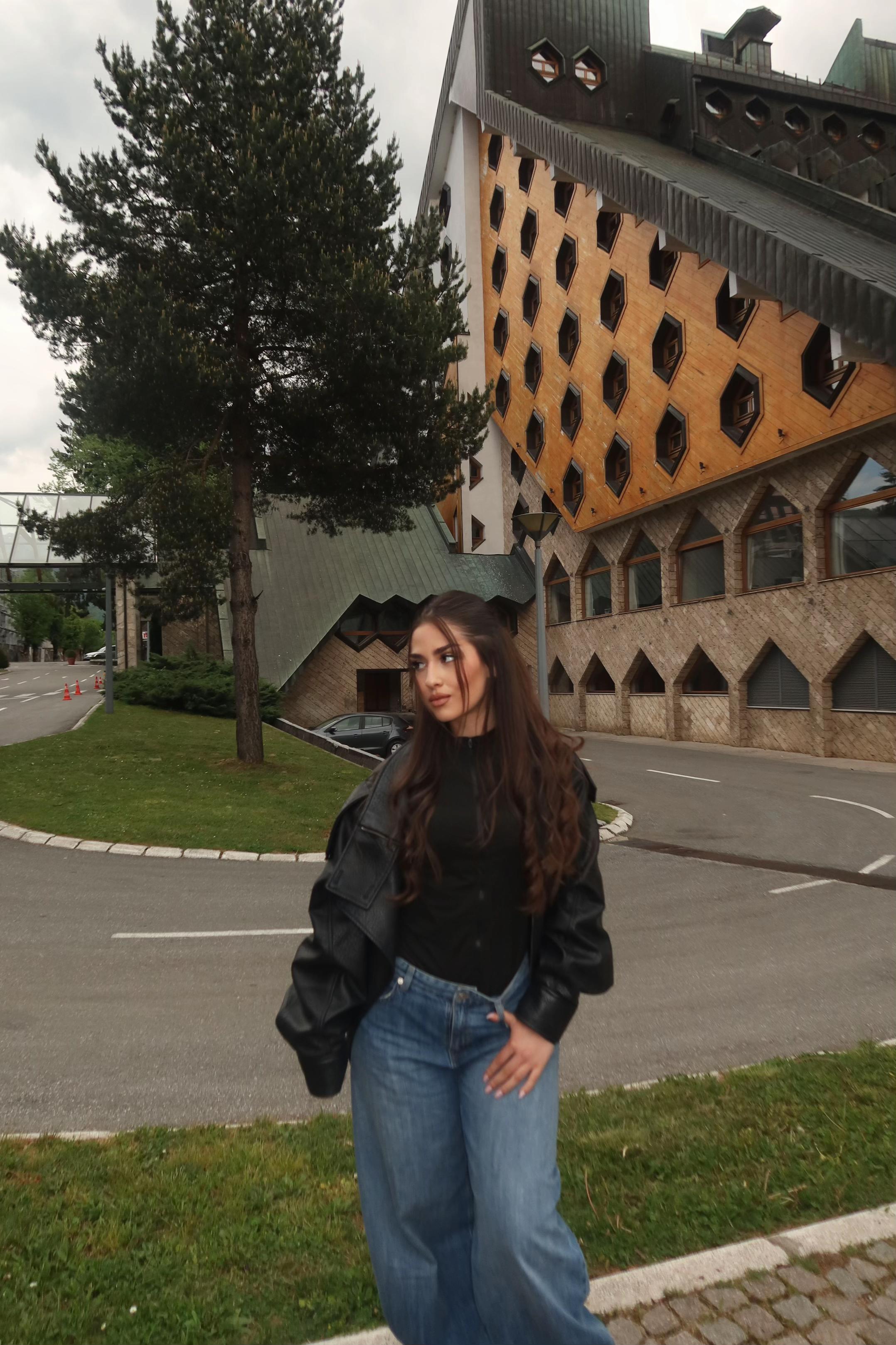 @Aišaa