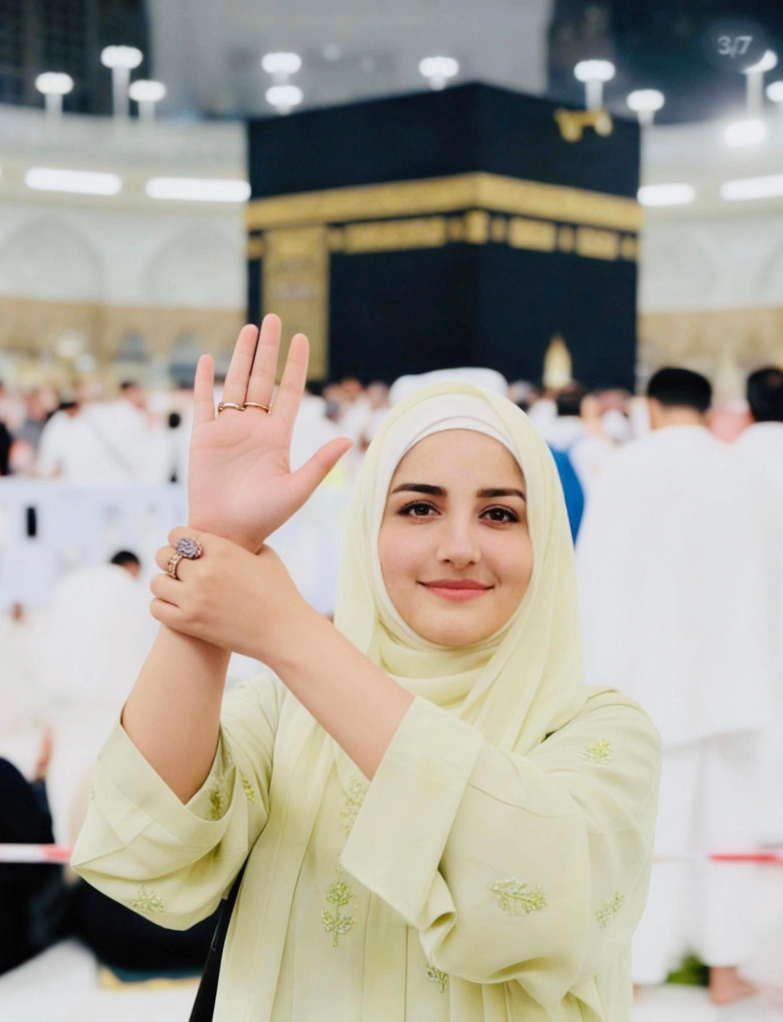 @Aliza_____Zahra