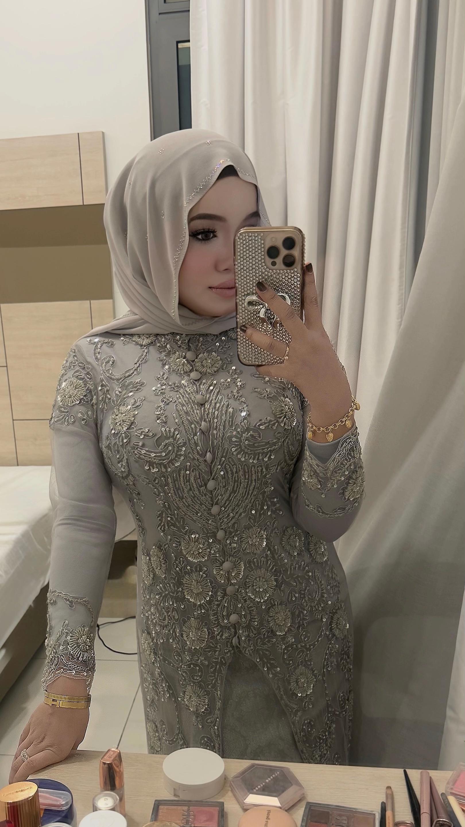 @nia