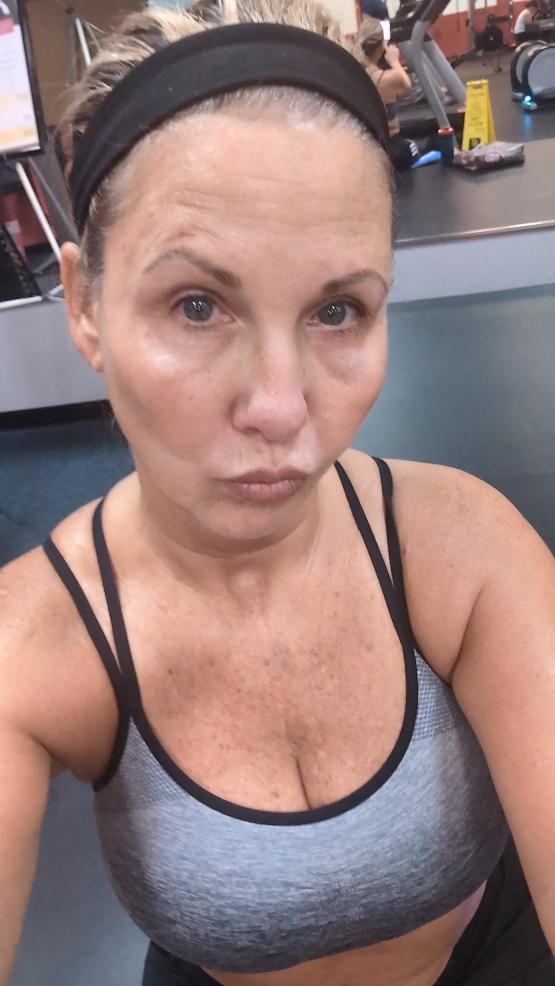 @KathyGlow777