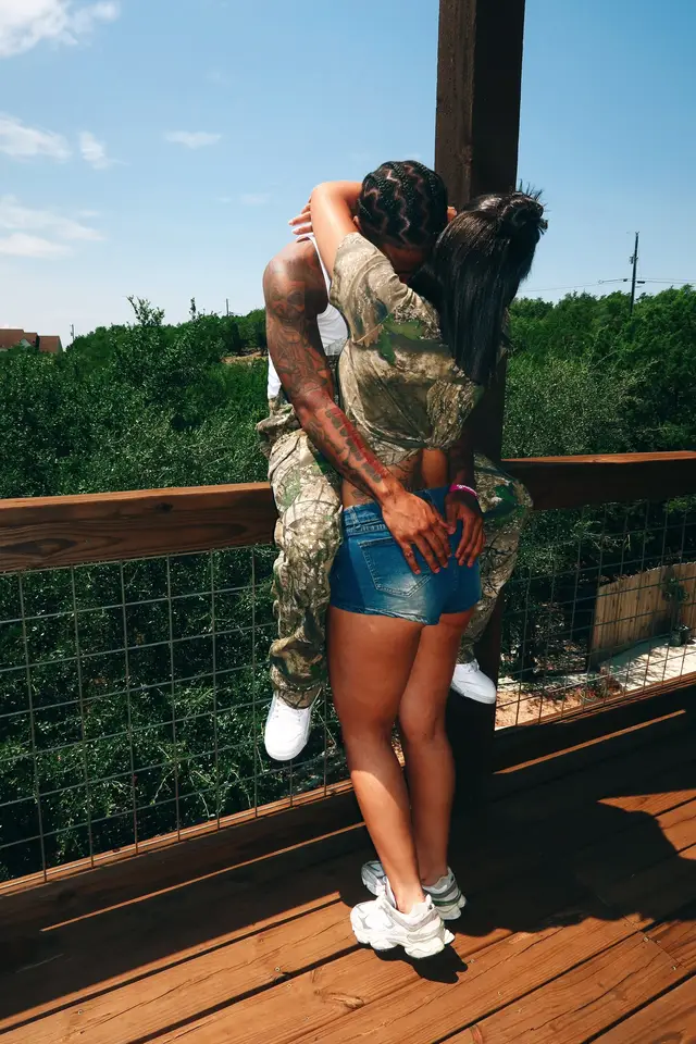 @famouscamm3