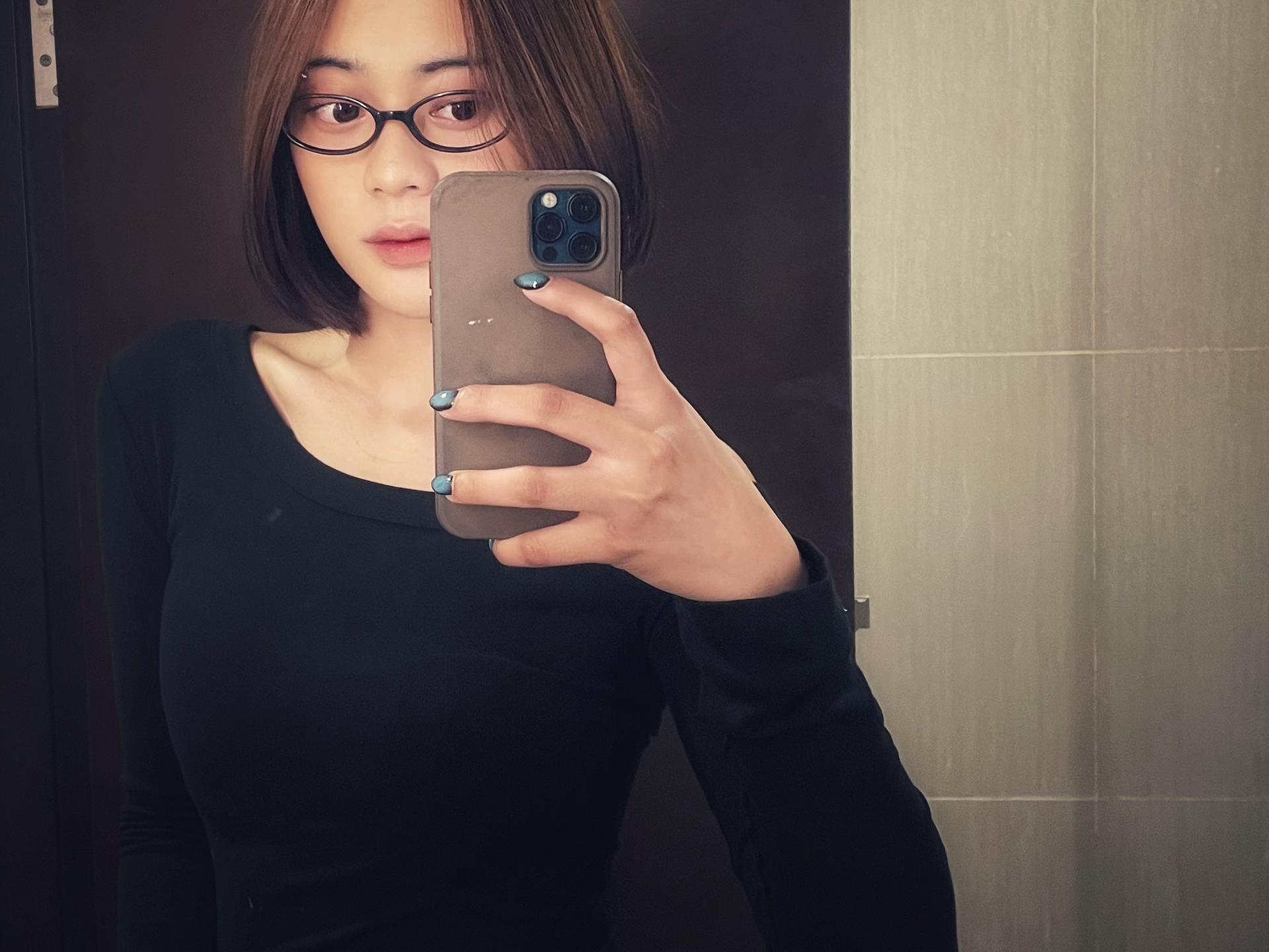 @selfisfr