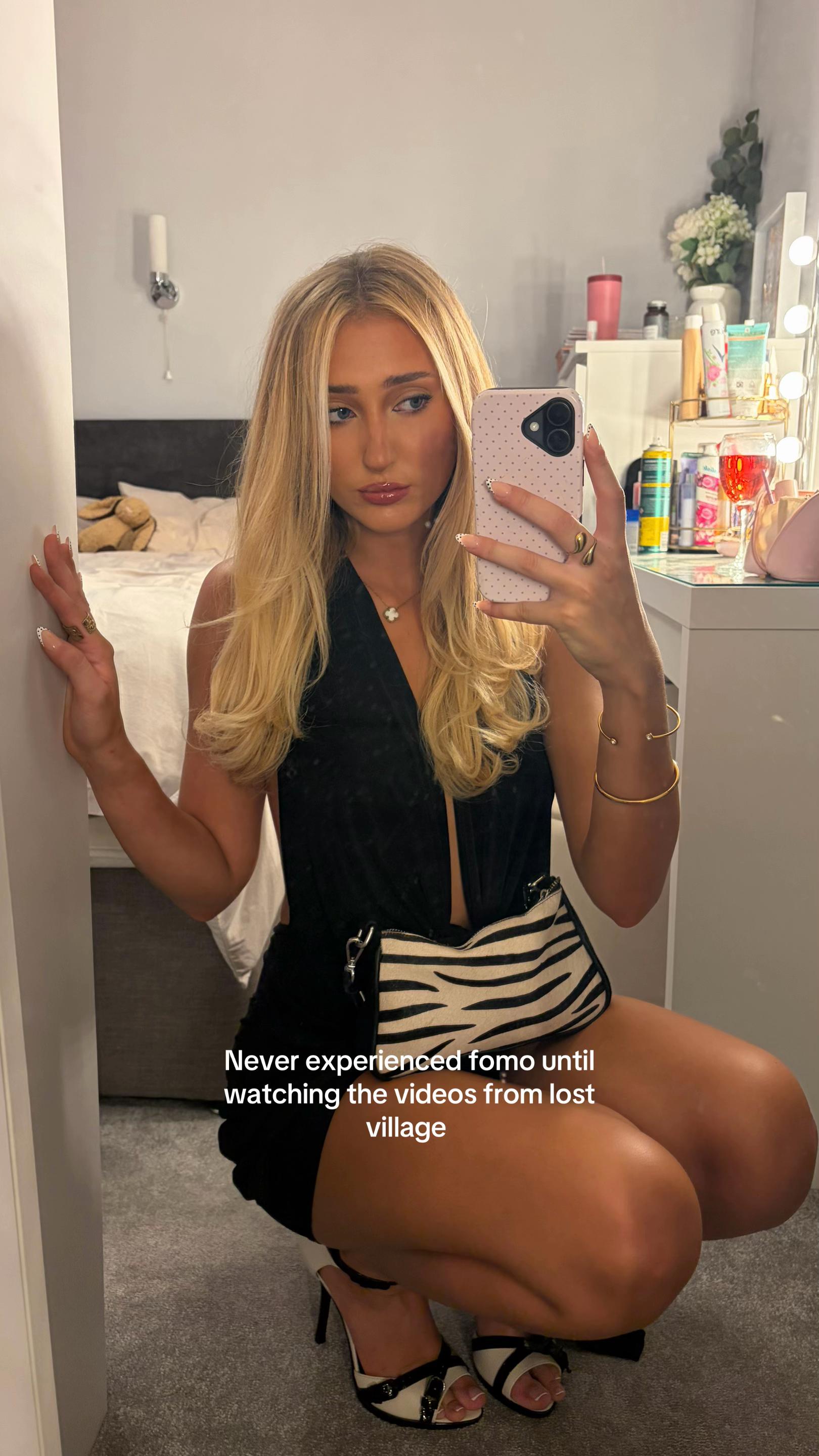 @dannihowardx 🪩🍒✨