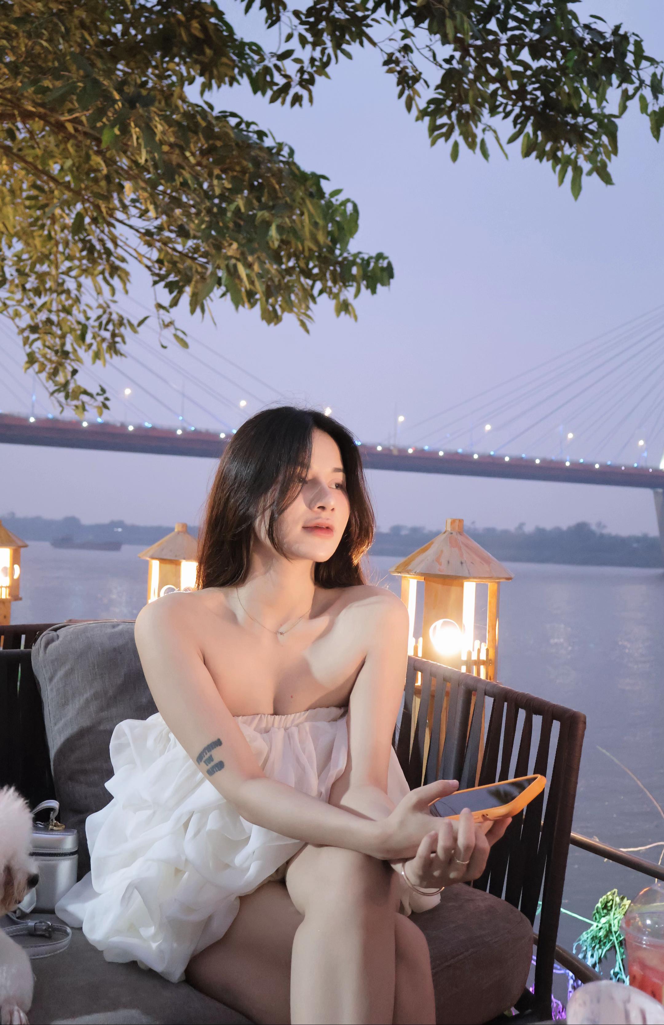 @Mẩu m&iacute;t