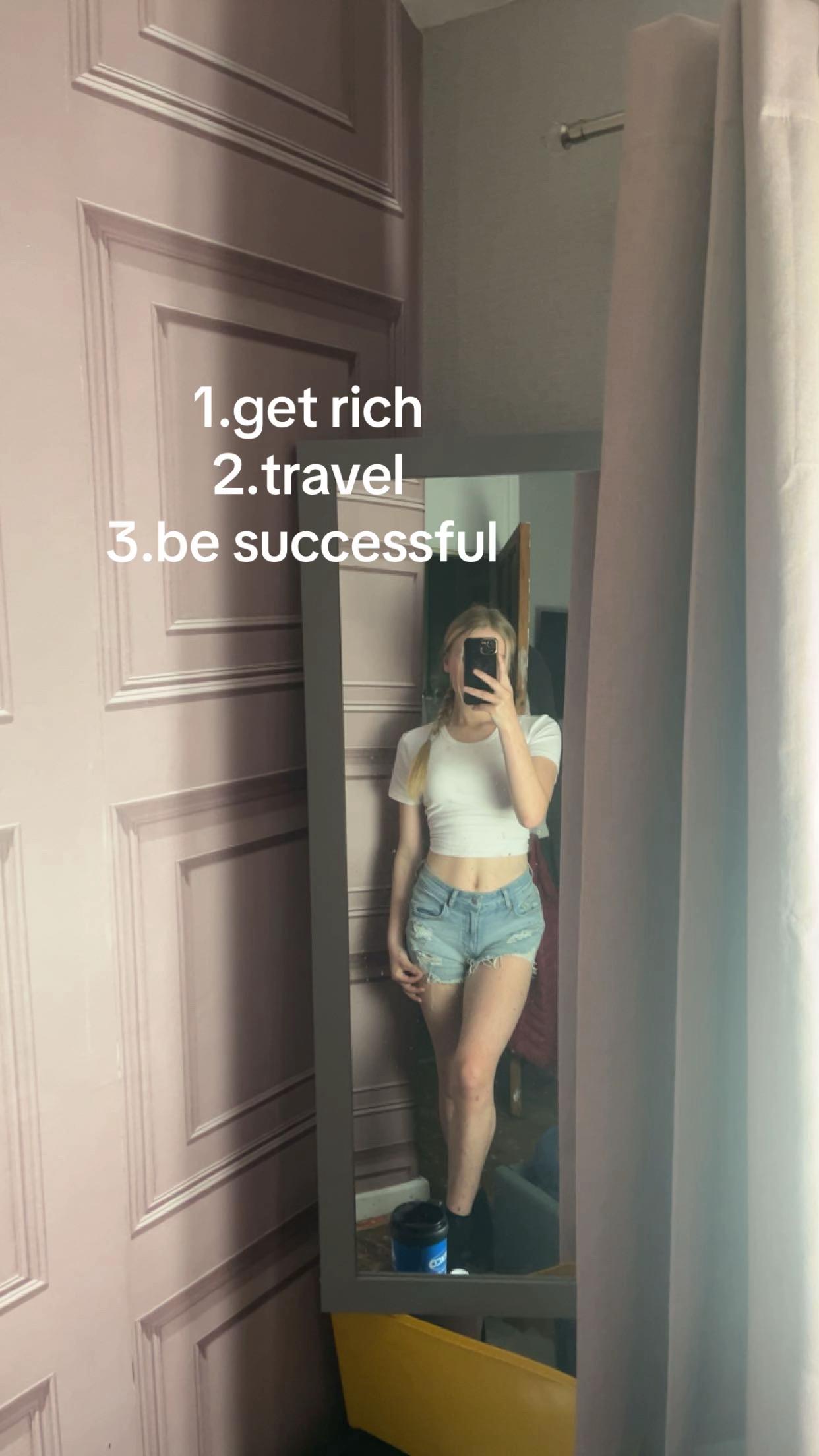 @Maisie Holland