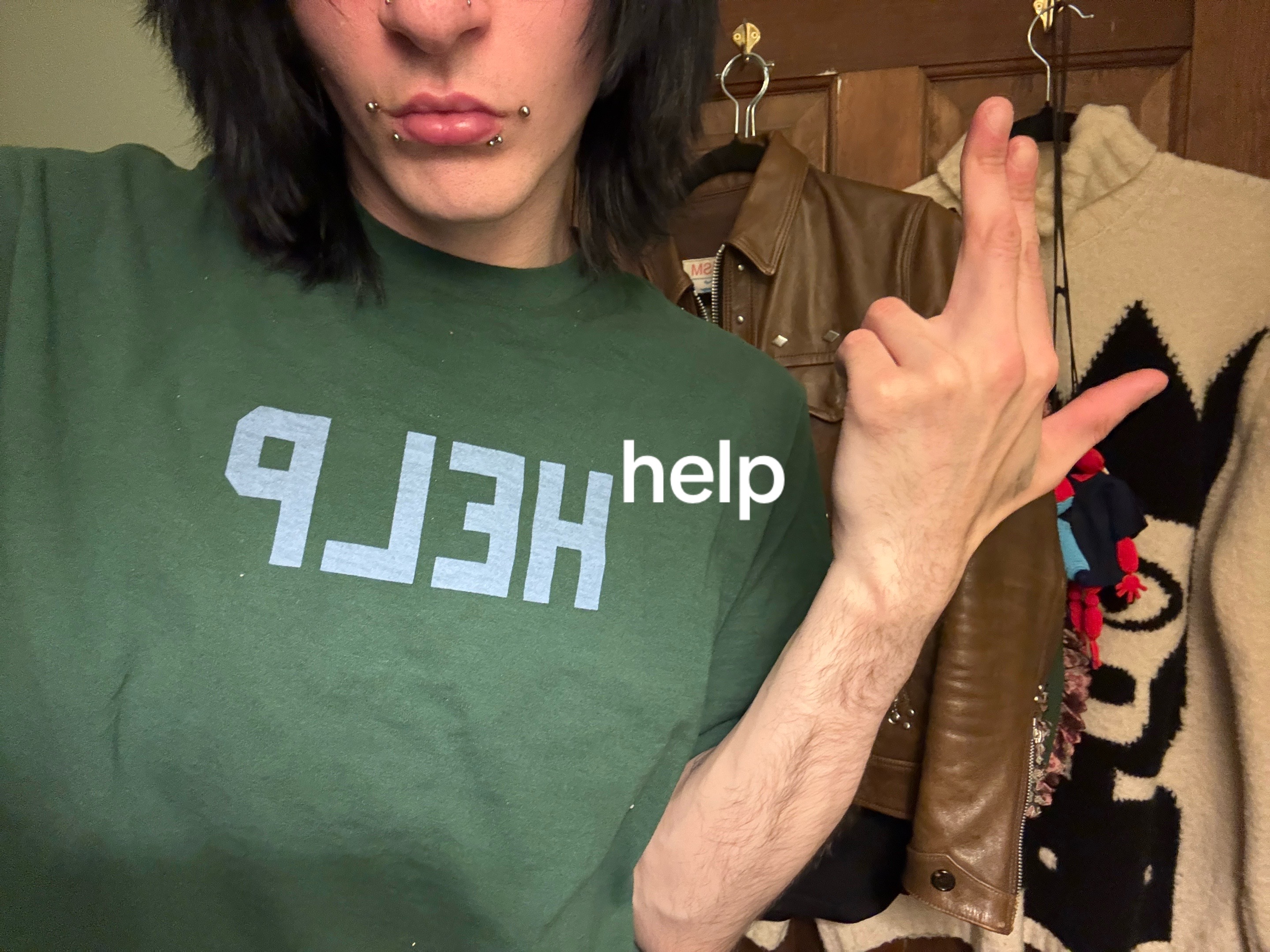 @⃟