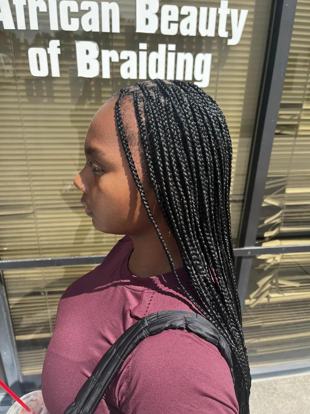 @African beauty of braiding