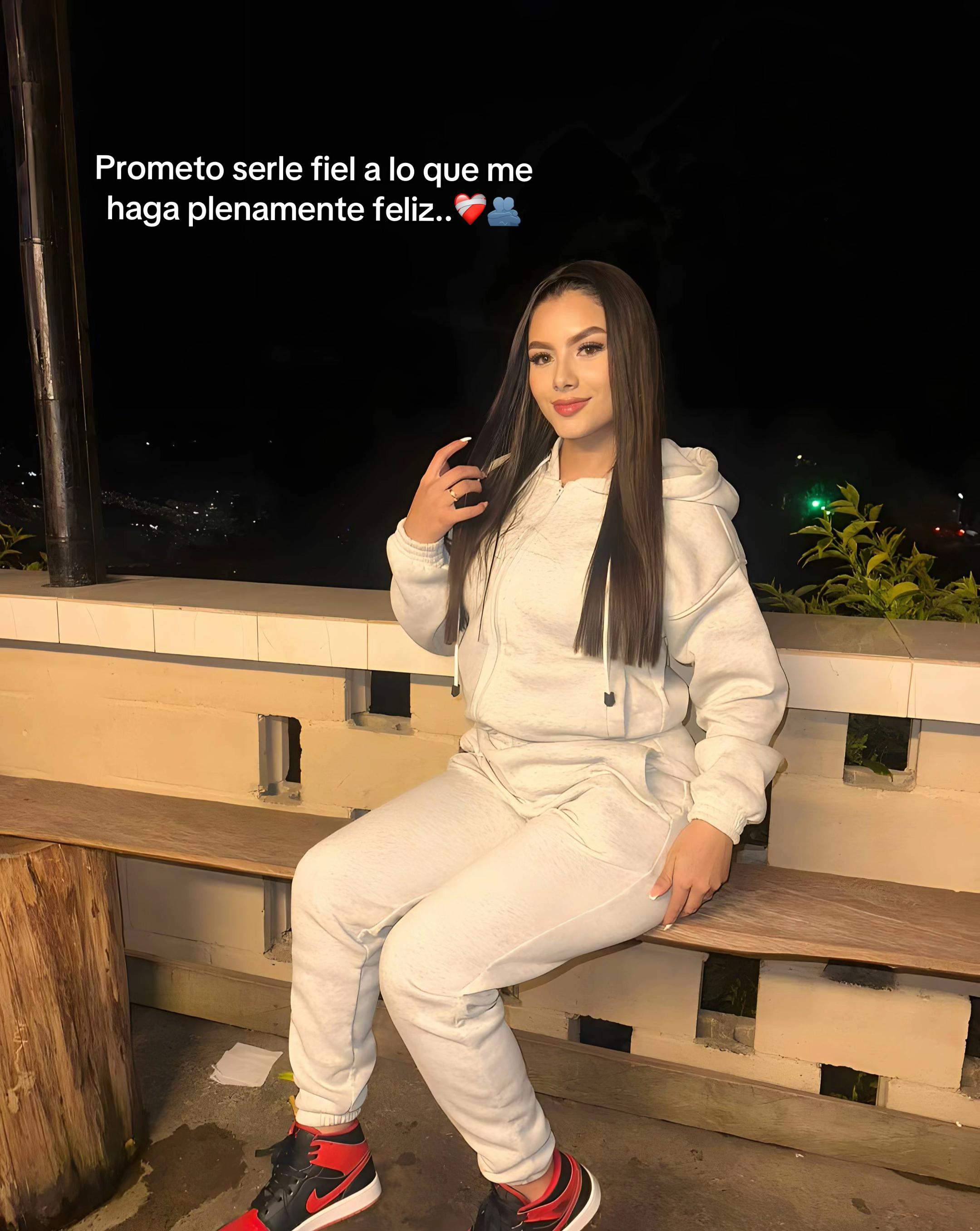 @𝑹𝒐𝒙𝒂𝒏𝒂💋