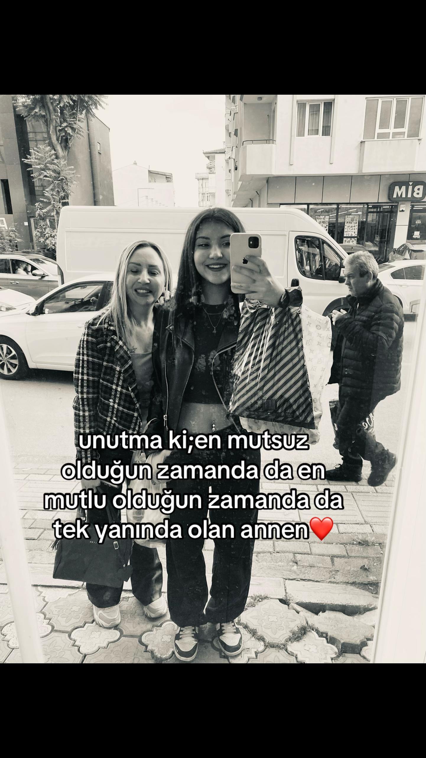 @llyakyaa