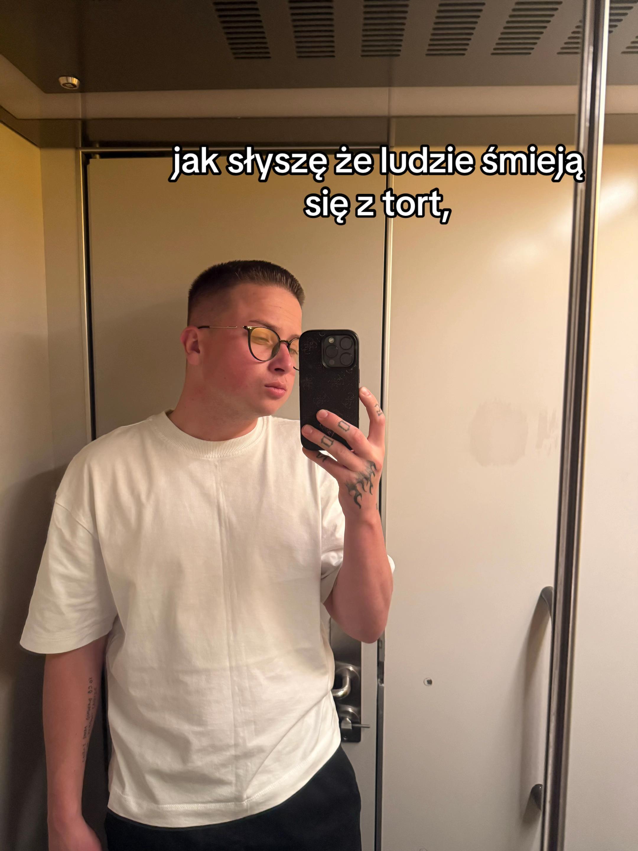 @๐~๐น๐ธ๐๐ฎ๐ซ๐ช๐ท๐~๐