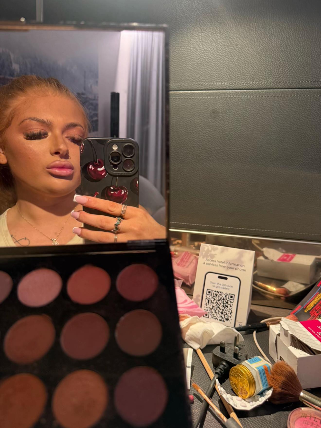 @Cassidy Louise🍒🦋✨x