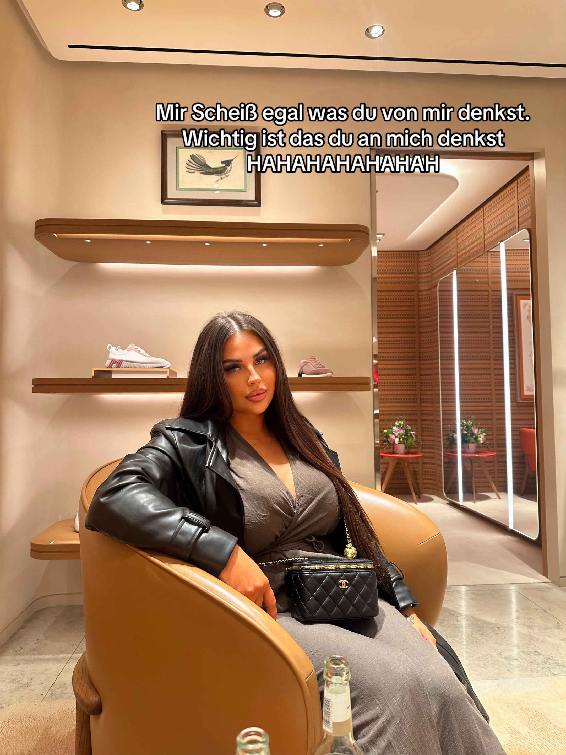 @𝐎 𝐥 𝐢 𝐯 𝐢 𝐚
