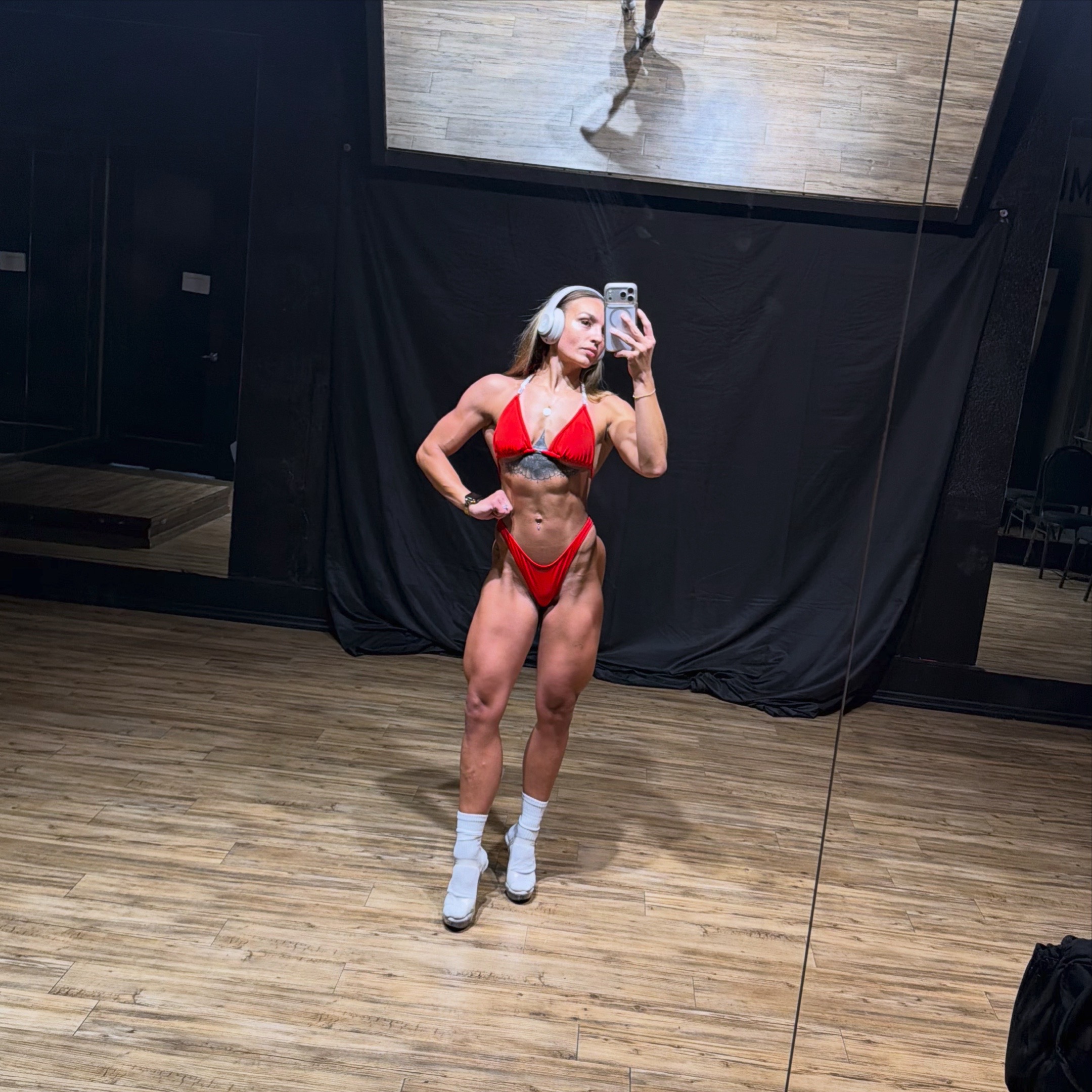 @Kay Swartz | Fitness &bull; SAHM🖤