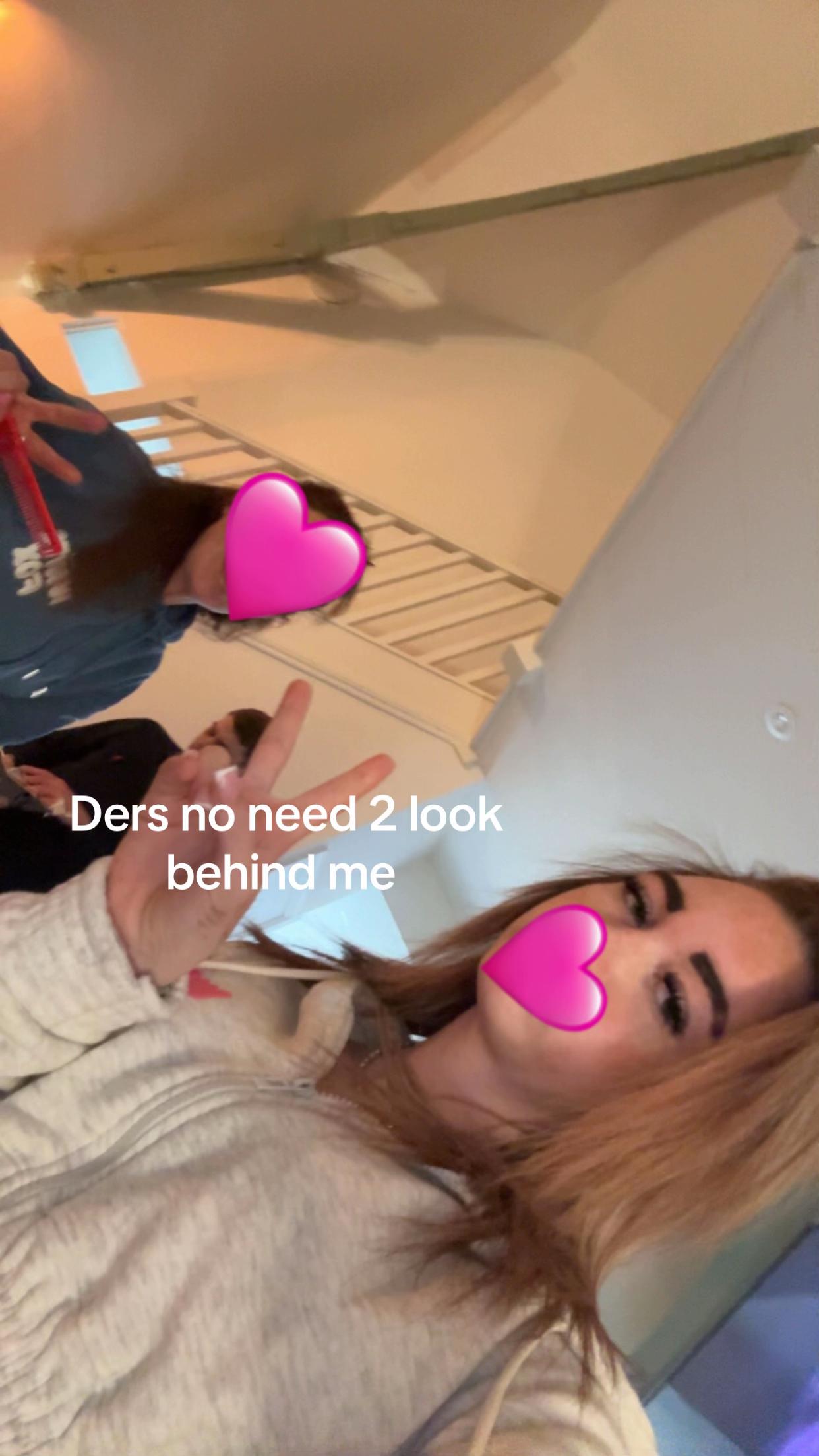 @𝐁𝐞𝐥𝐥𝐞𝐥𝐨𝐮𝐢𝐬𝐞𝐟𝐨𝐫𝐝