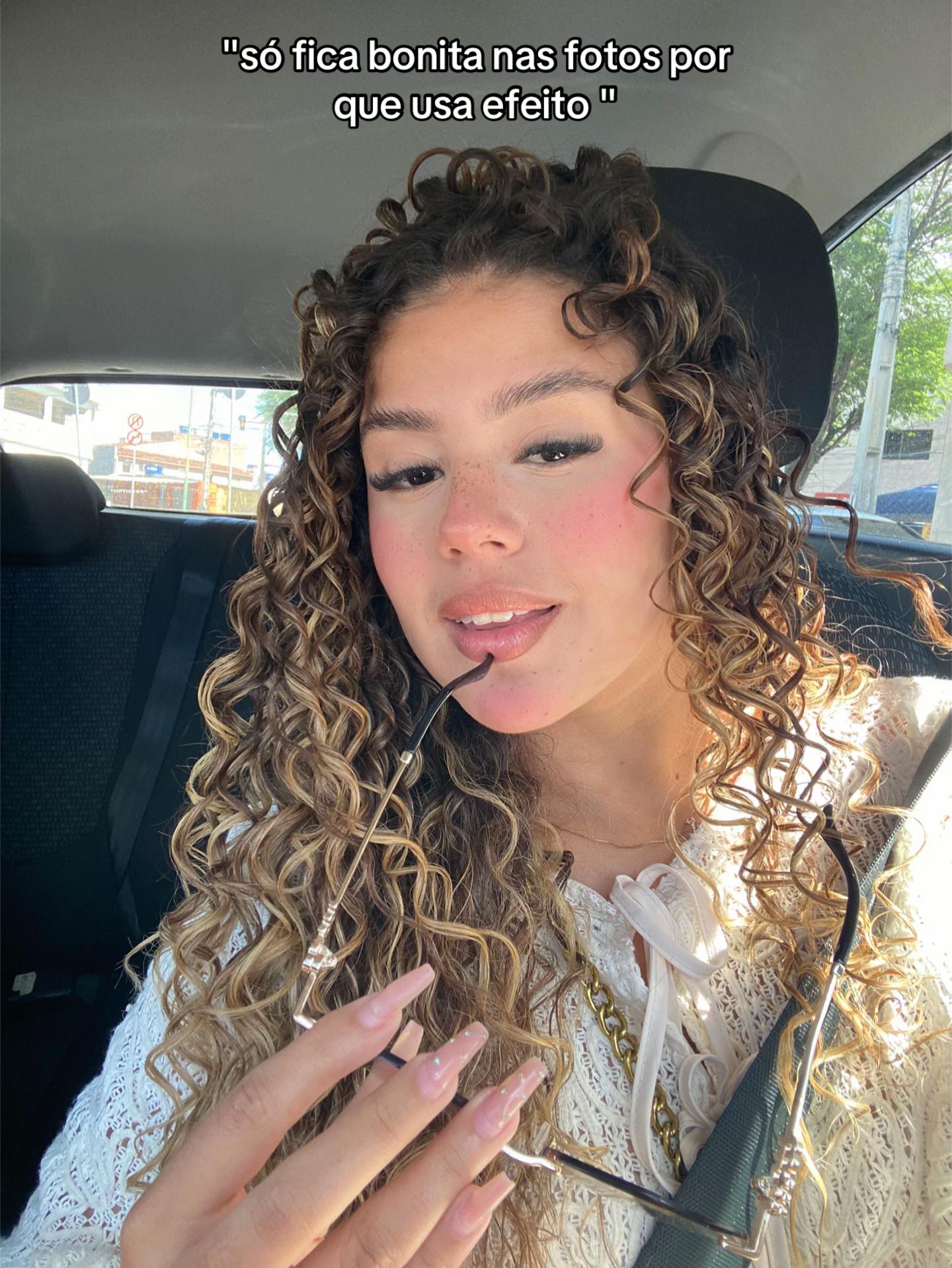 @lyvia.00