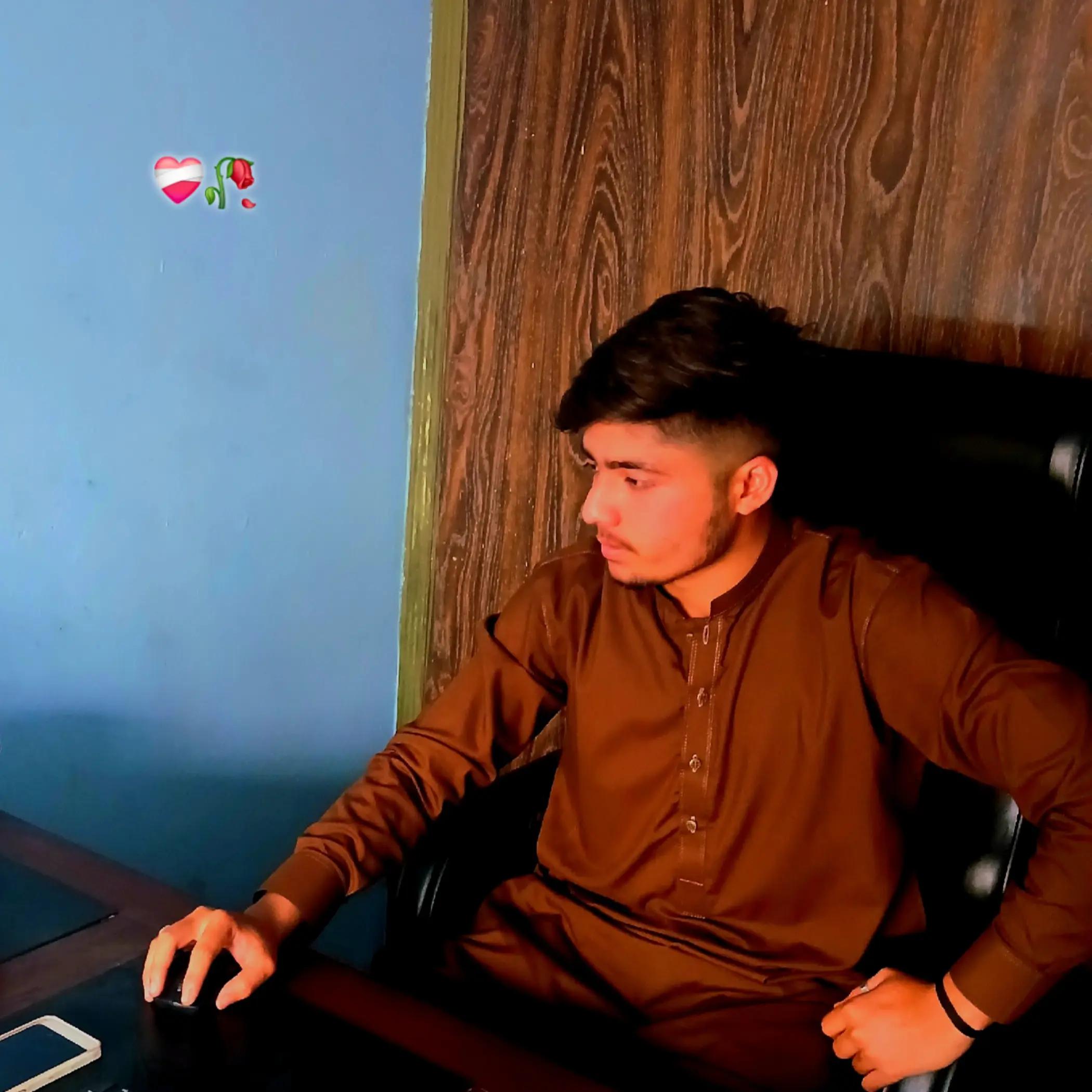 @HUSNAIN LANGRIYAL JATT👑