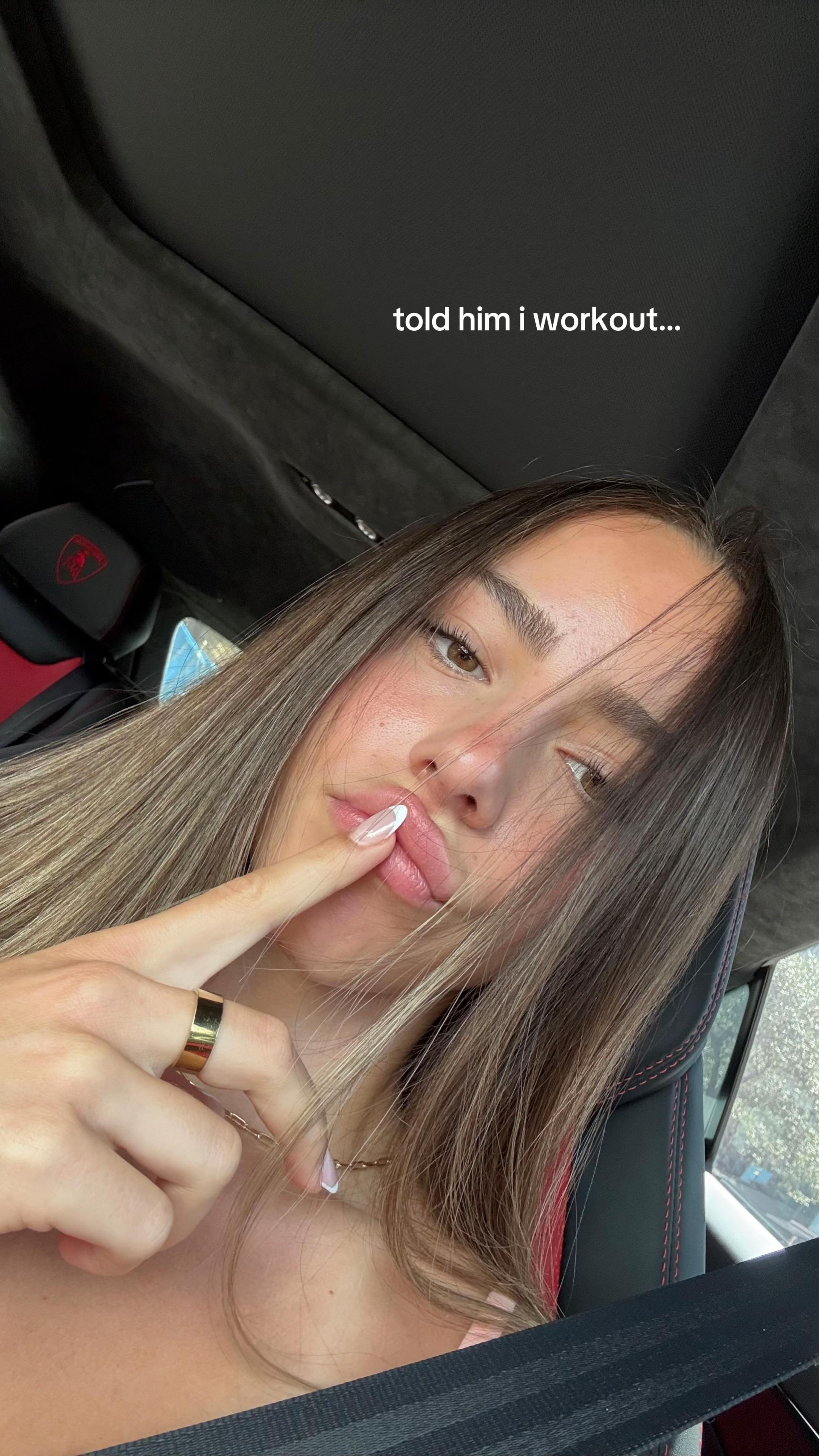 @meelahangelina