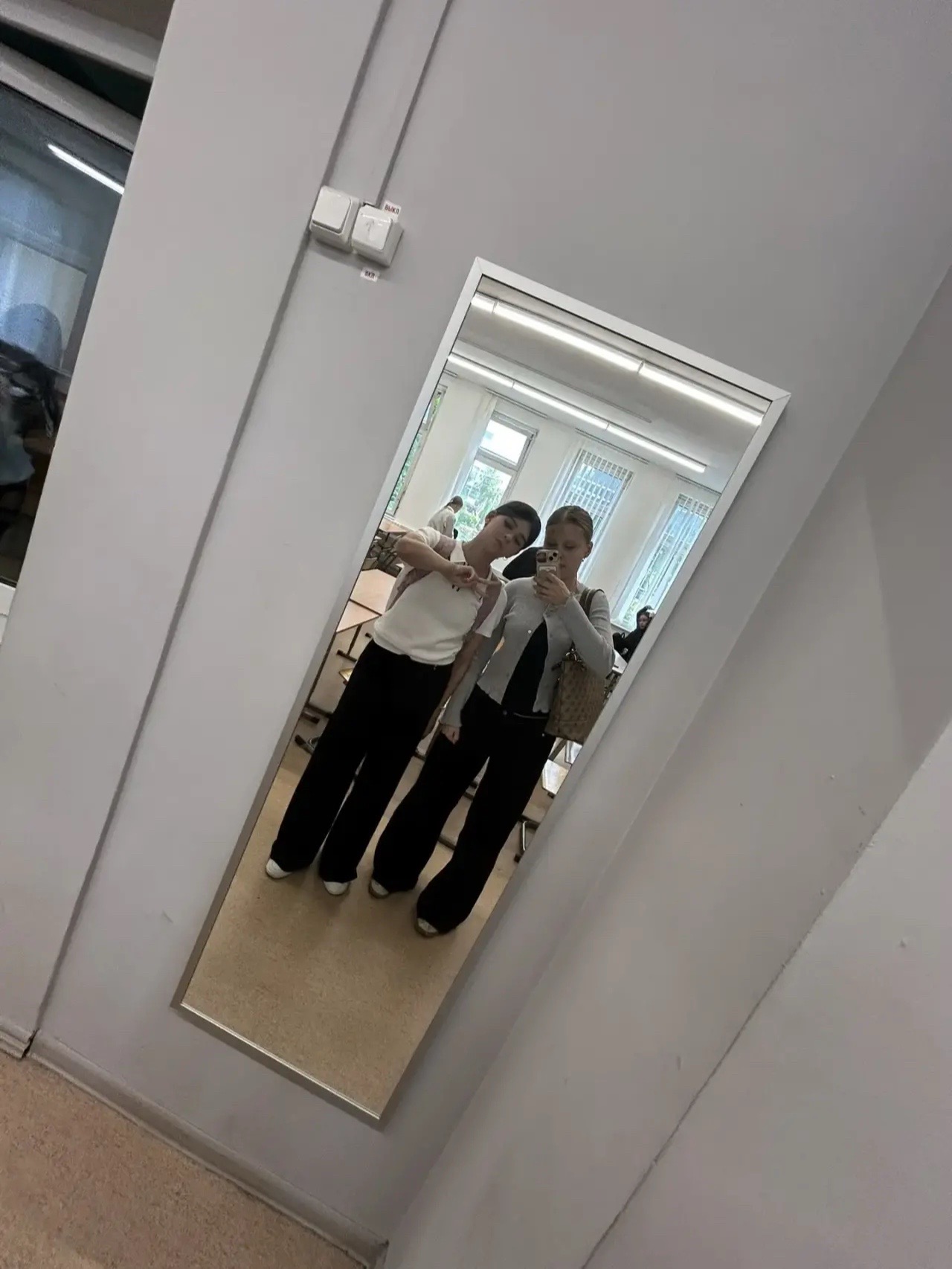 @алиша🫰🏻