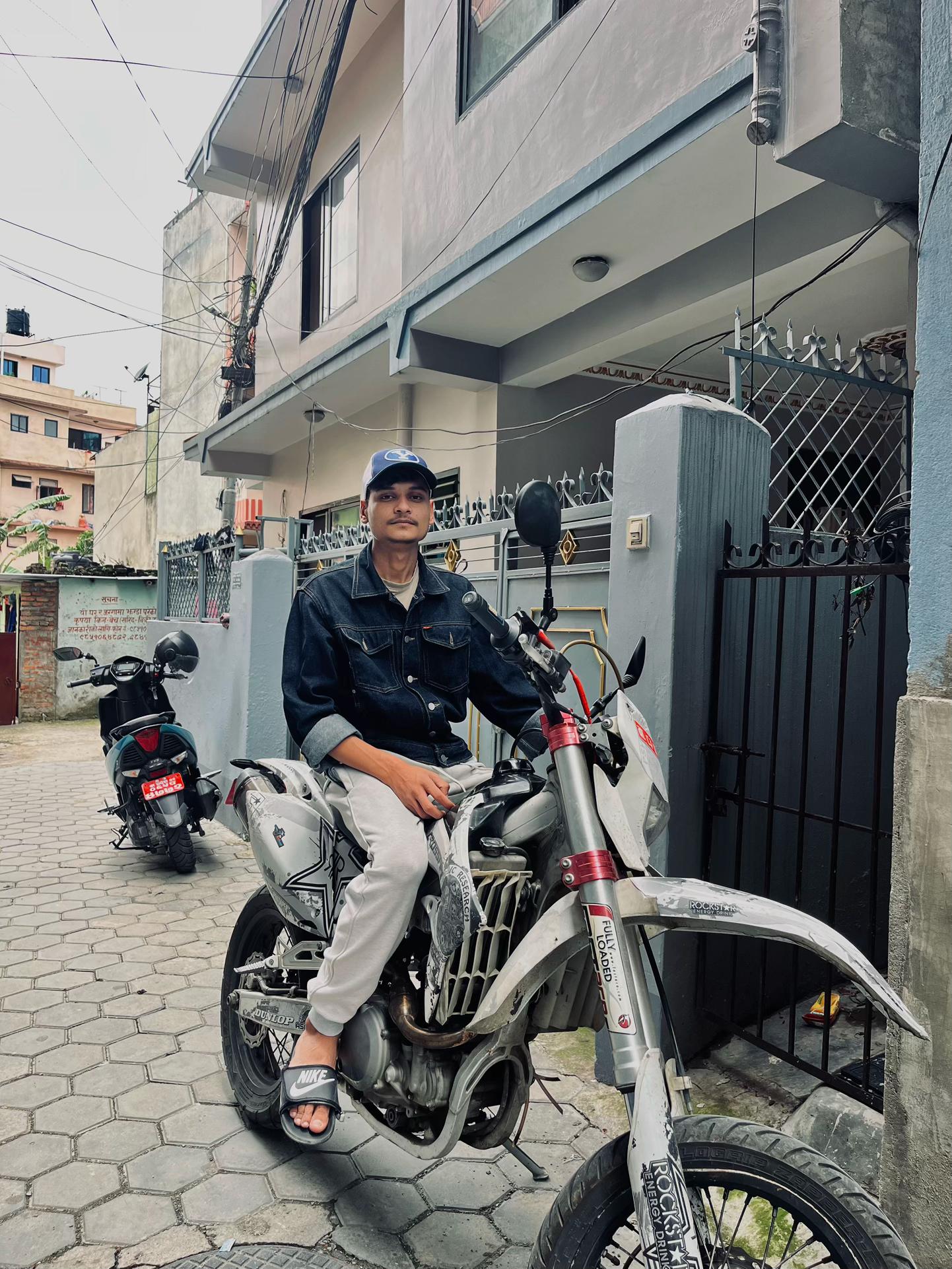 @Thakuri👑