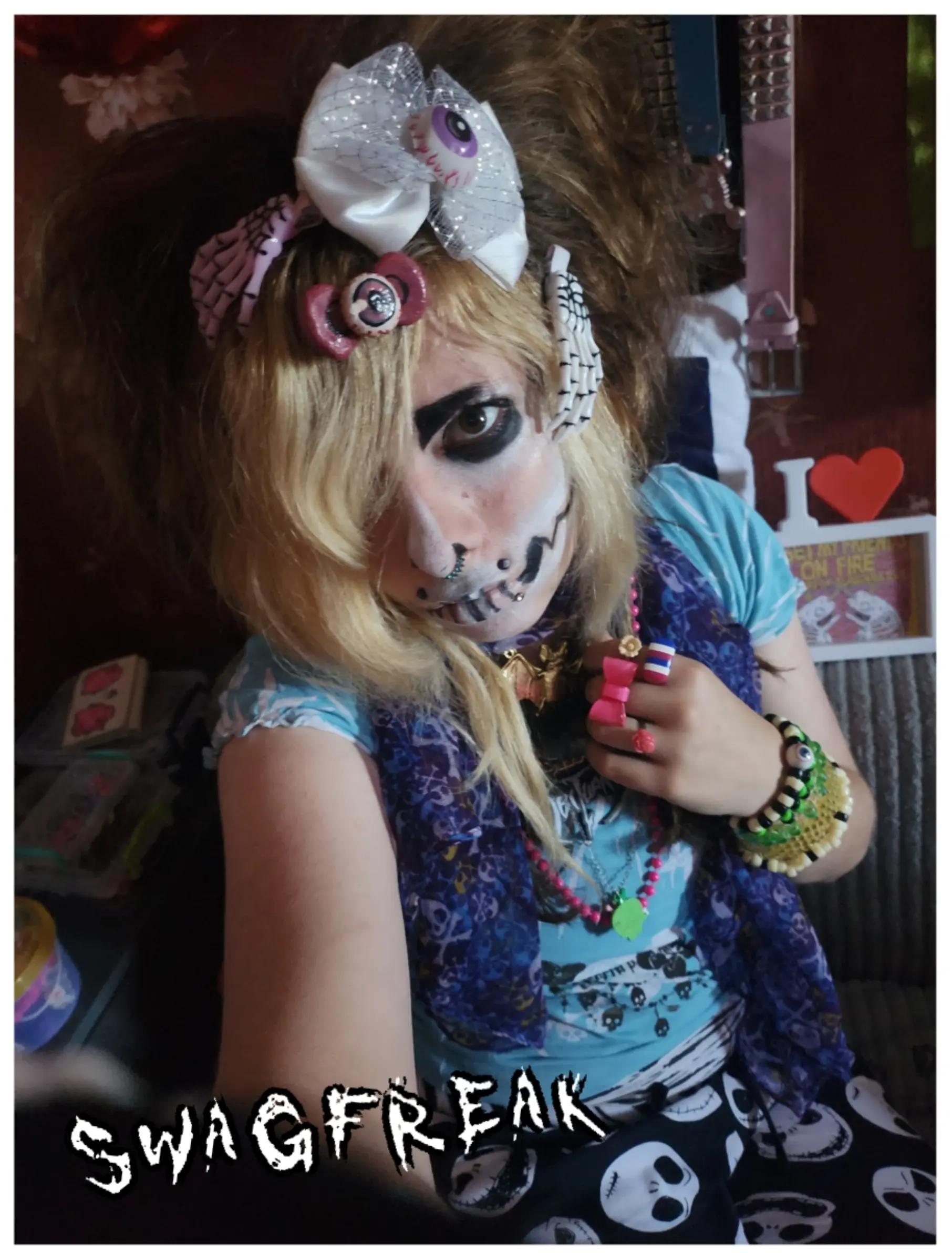 @cherie_cannibal 🧟&zwj;♀️𝄞
