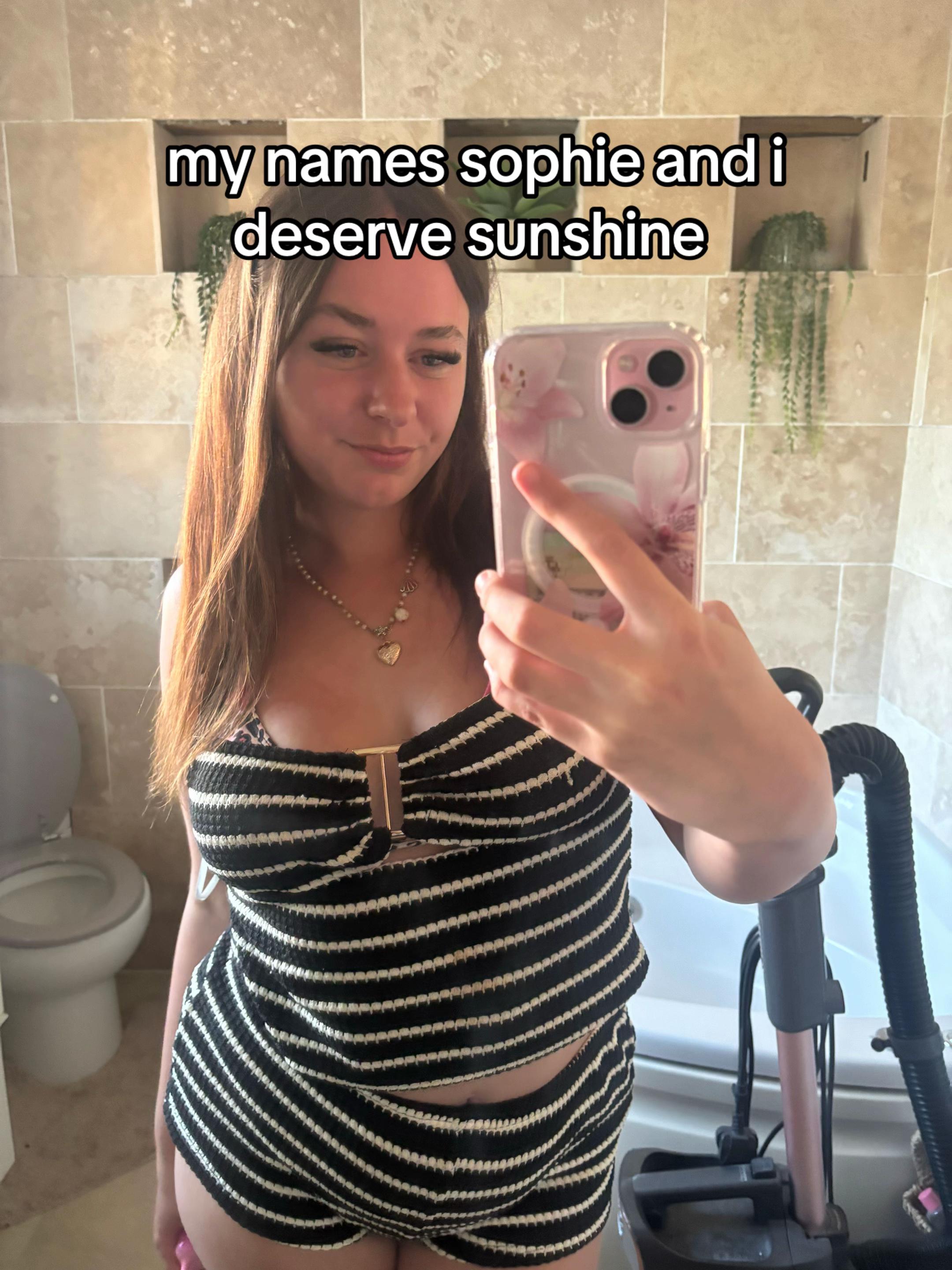 @𝐒𝐎𝐏𝐇𝐈𝐄🤍🍸🐆🪩