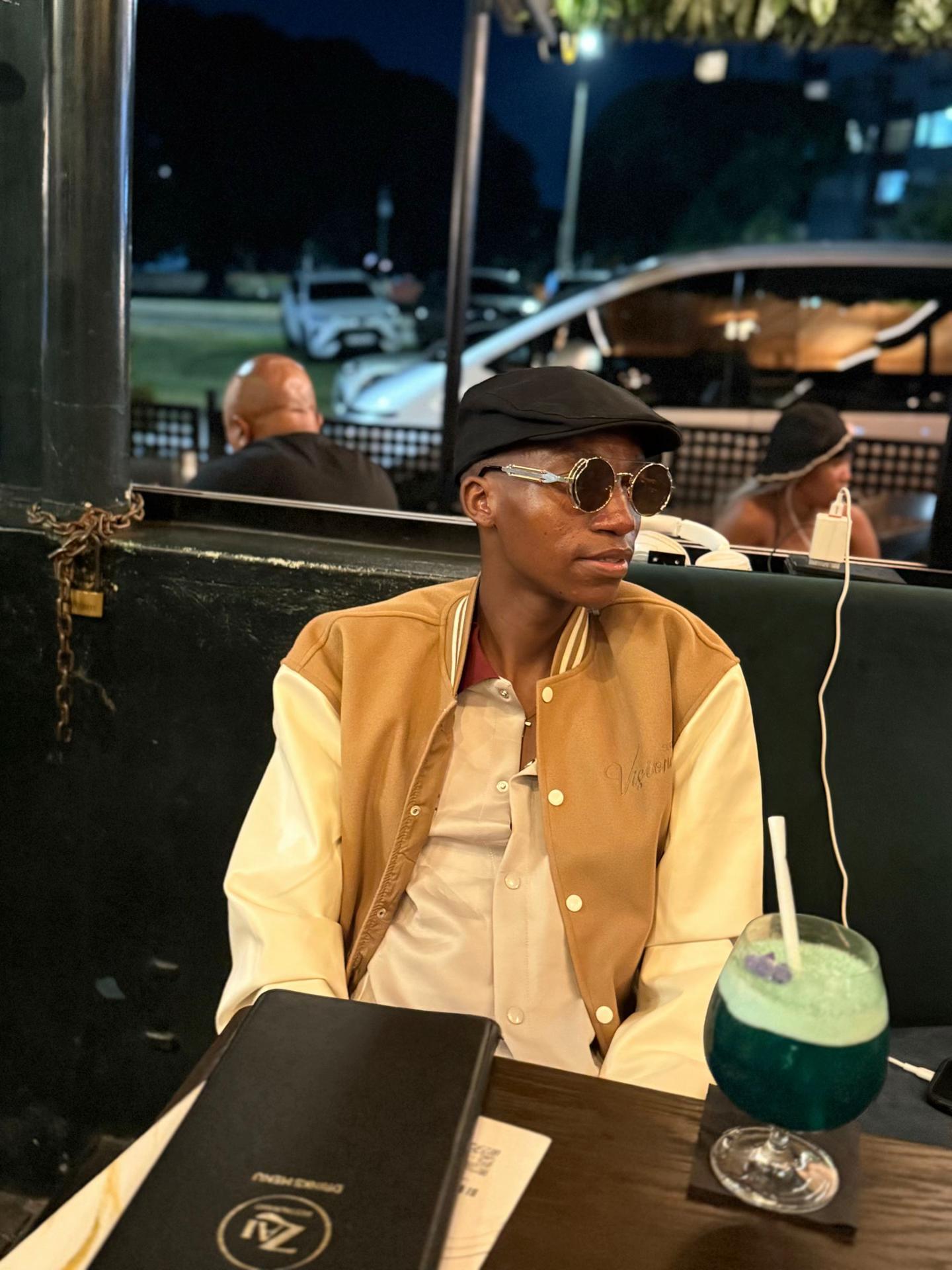 @Sjoji4🇿🇦