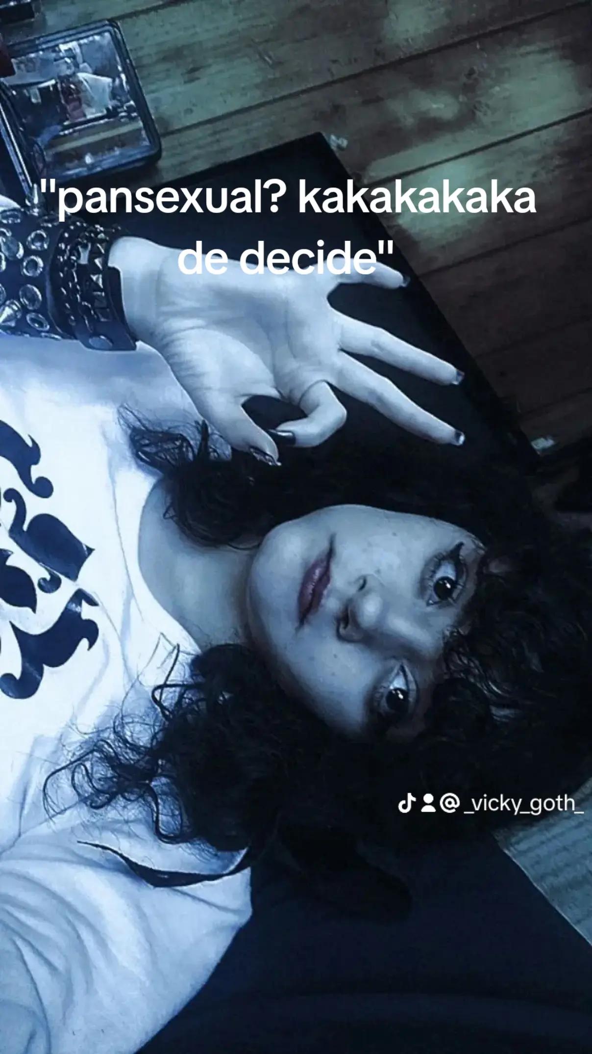 @𒀱Vicky a estranha𒀱