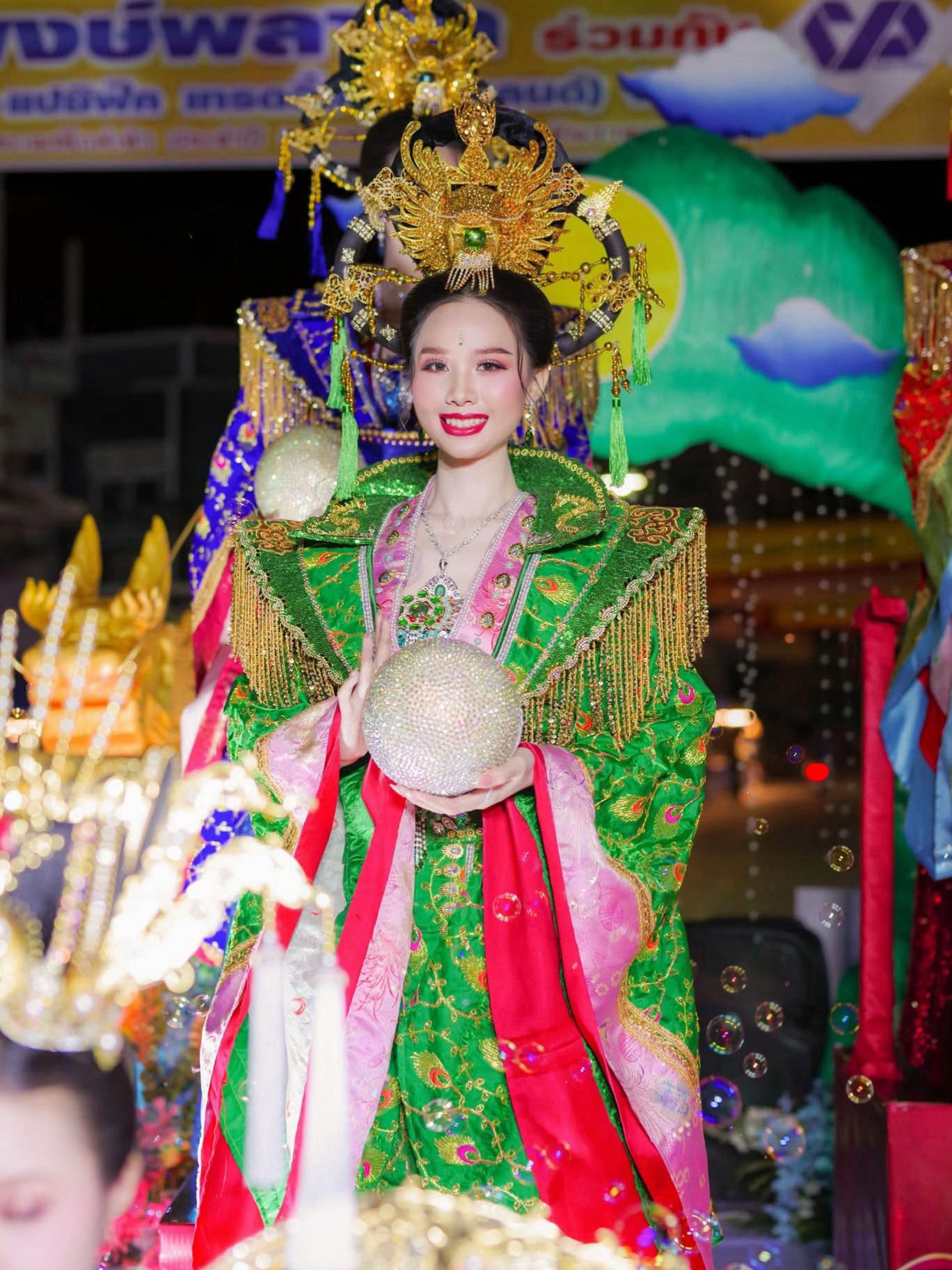@พาลาพลอยโพนี่