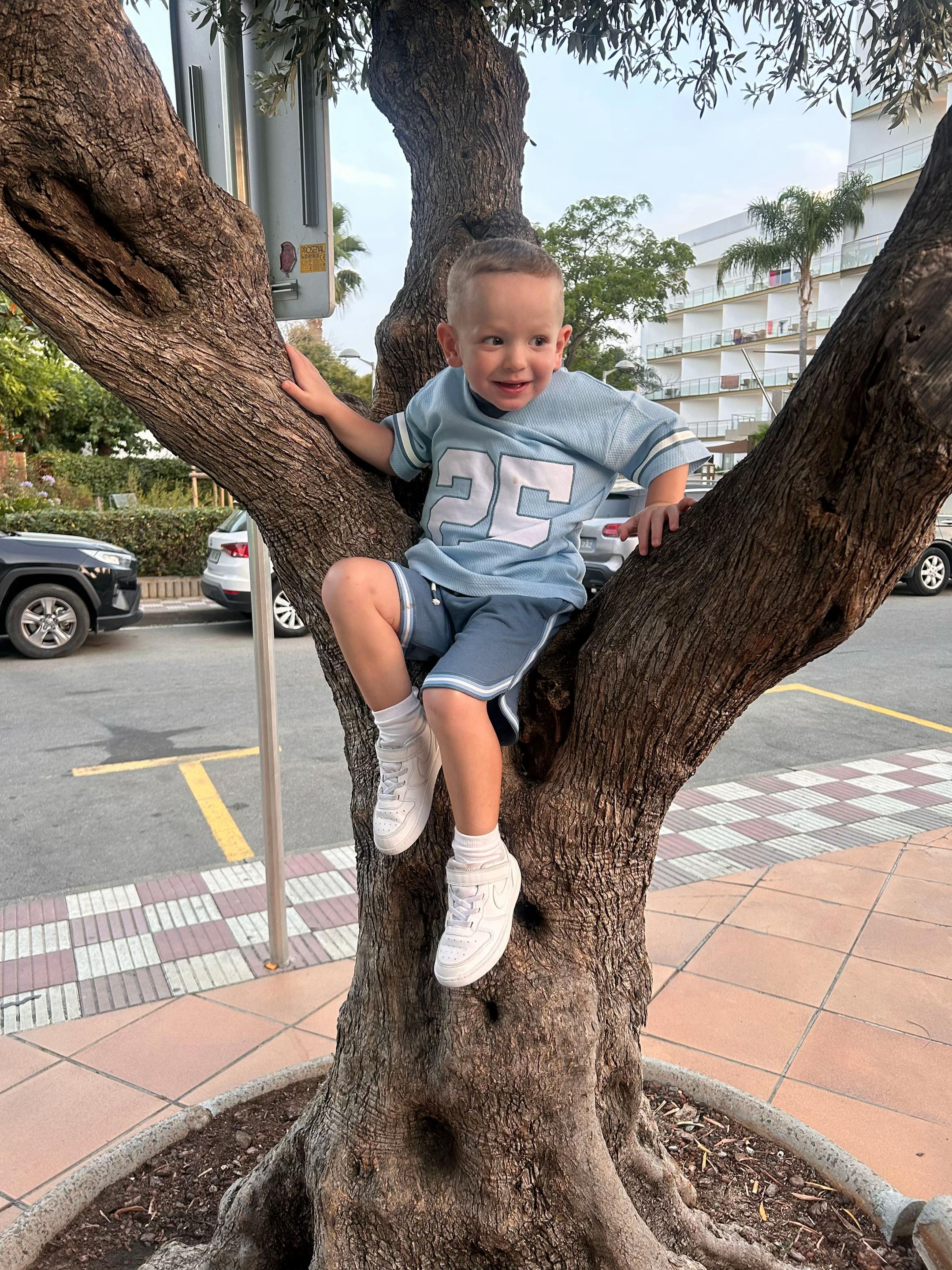 @Lauren McGeown | boy mum 💙