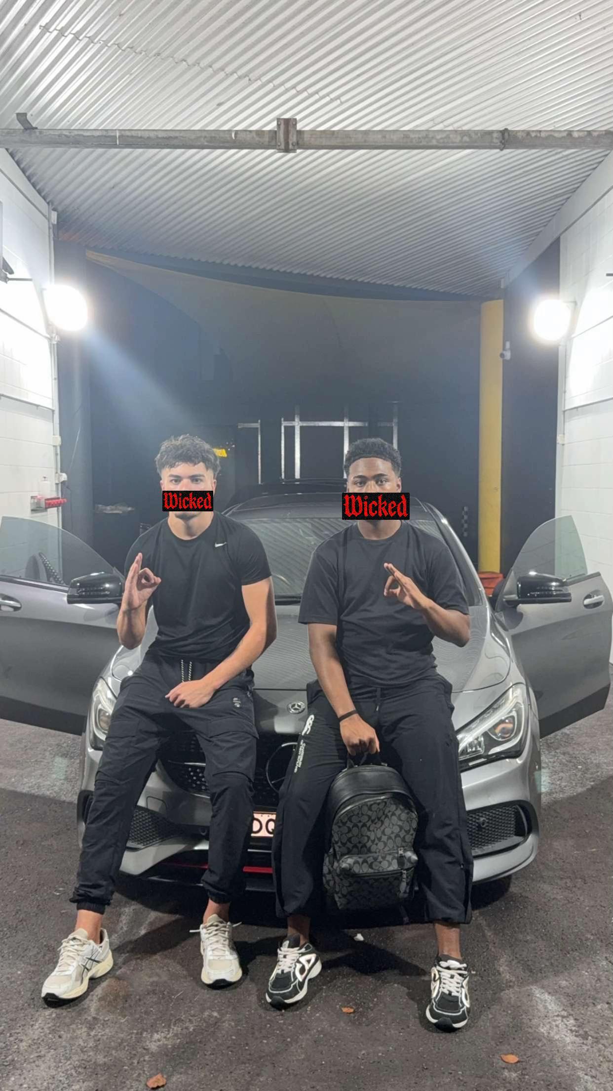 @&copy;️