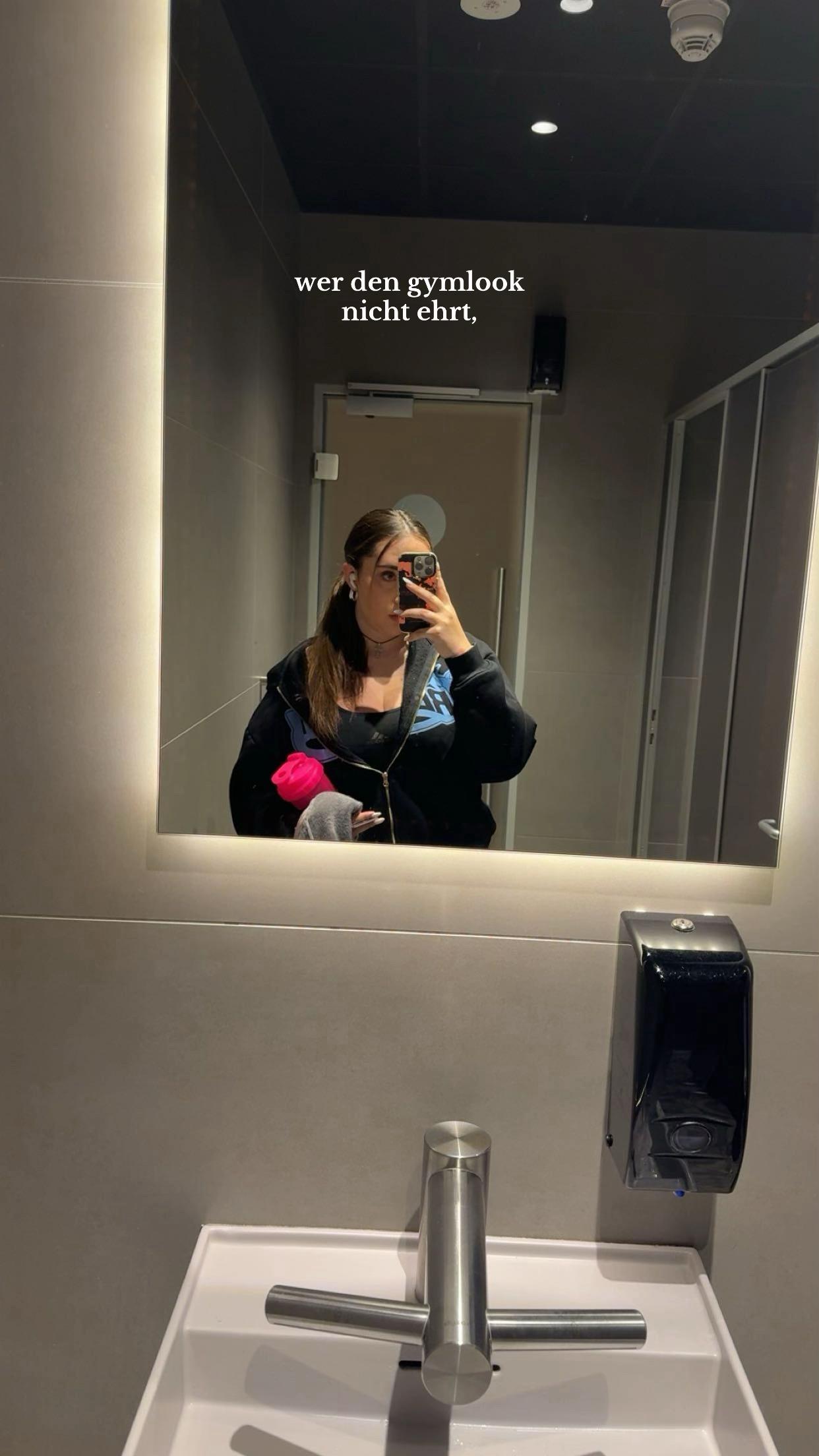@𝑚𝑎𝑟𝑙𝑒𝑛𝑒