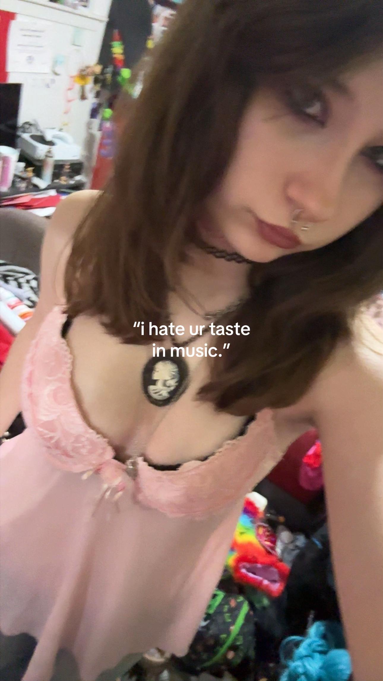 @dommi |-/ ⦻