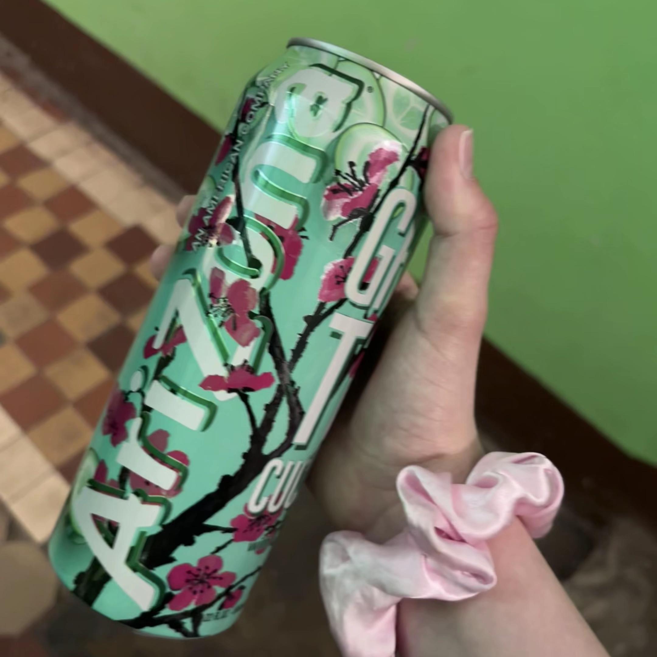 @𝓜 ᥫ᭡
