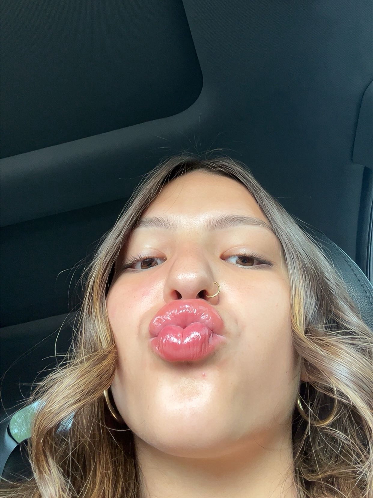 @bella.