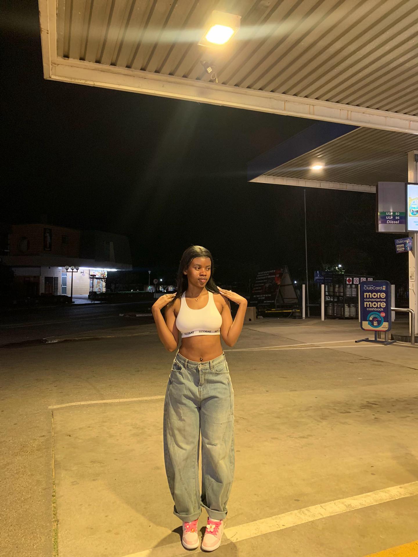 @L&egrave;&euml; Mnguni