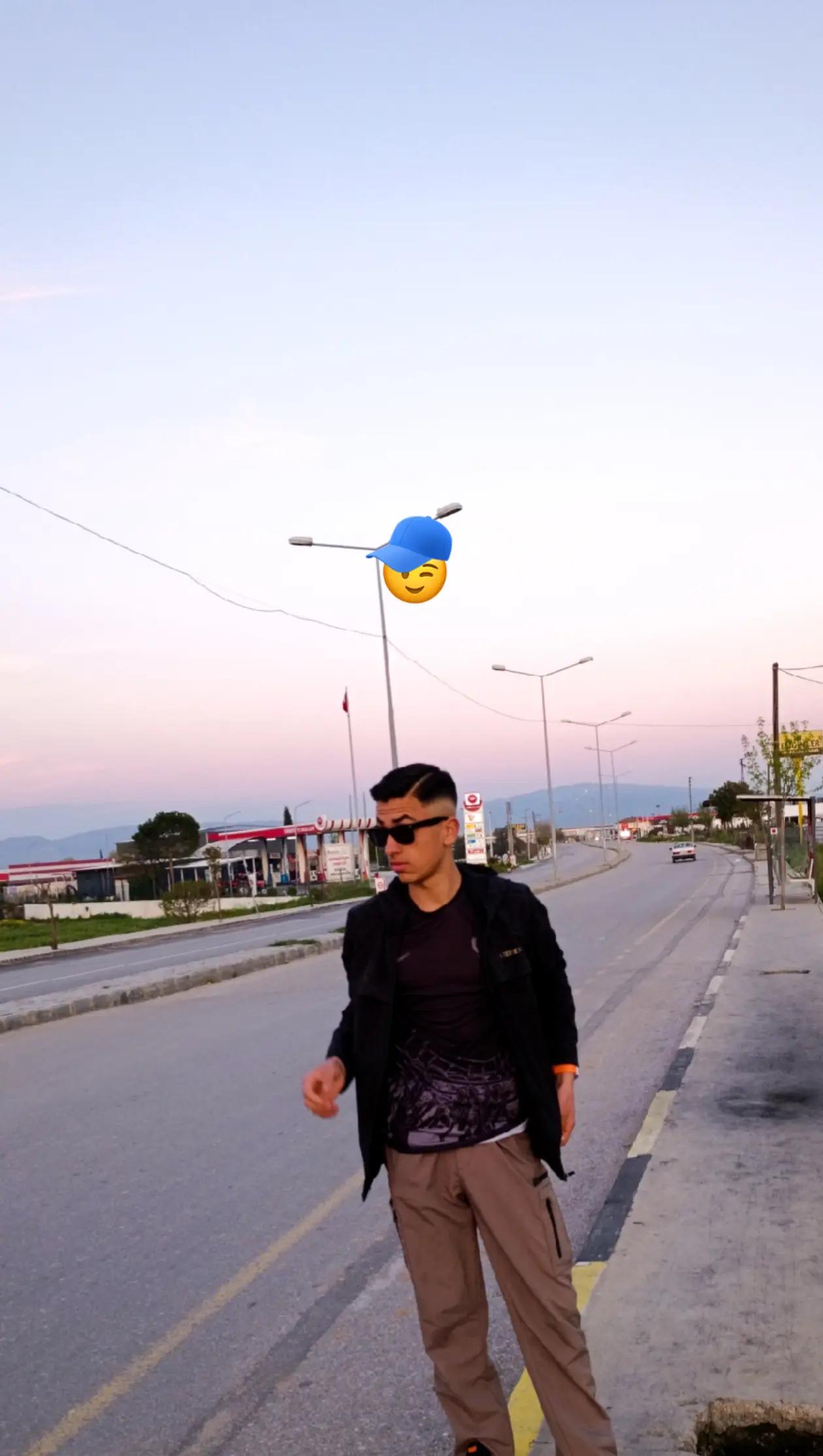 @🦅