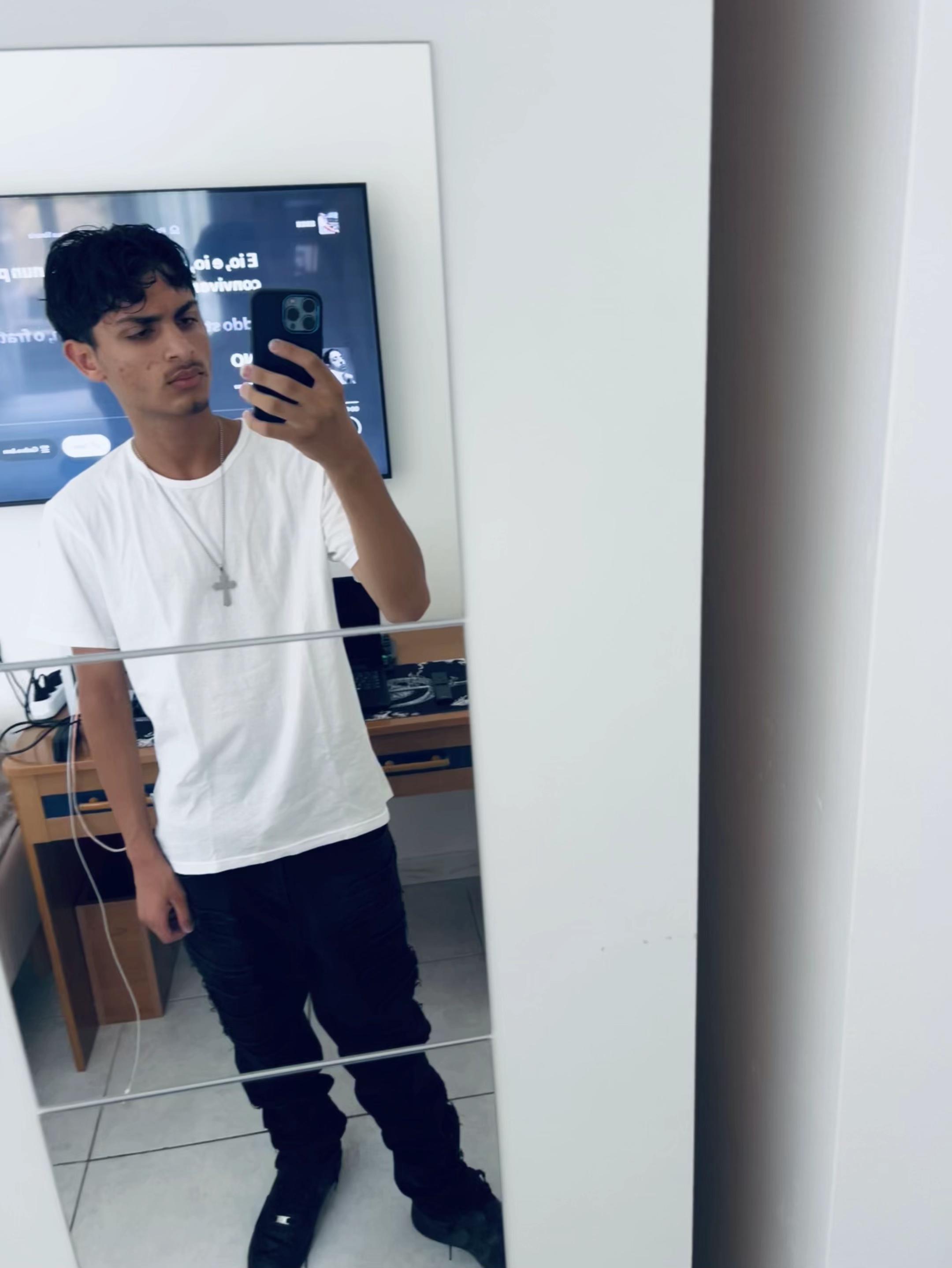 @𝒜𝓃𝒹𝓇ℯ𝒶 🇦🇱