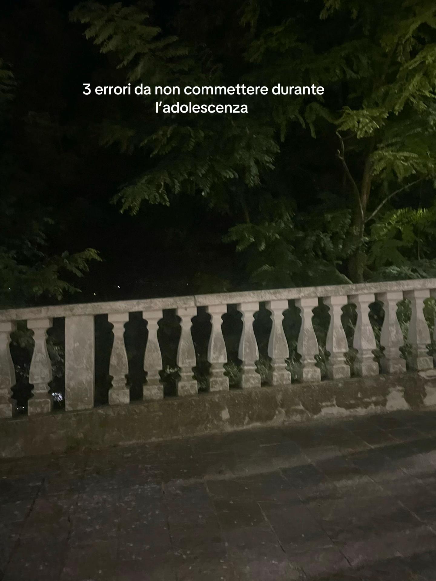 @🌘