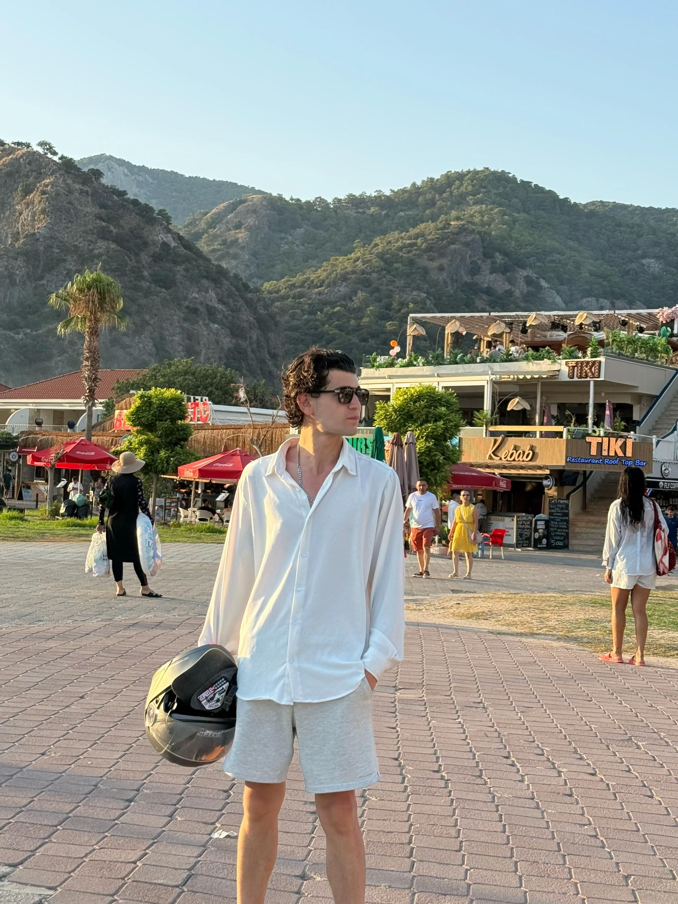 @HAKAN🇹🇷꙰͜͡✭