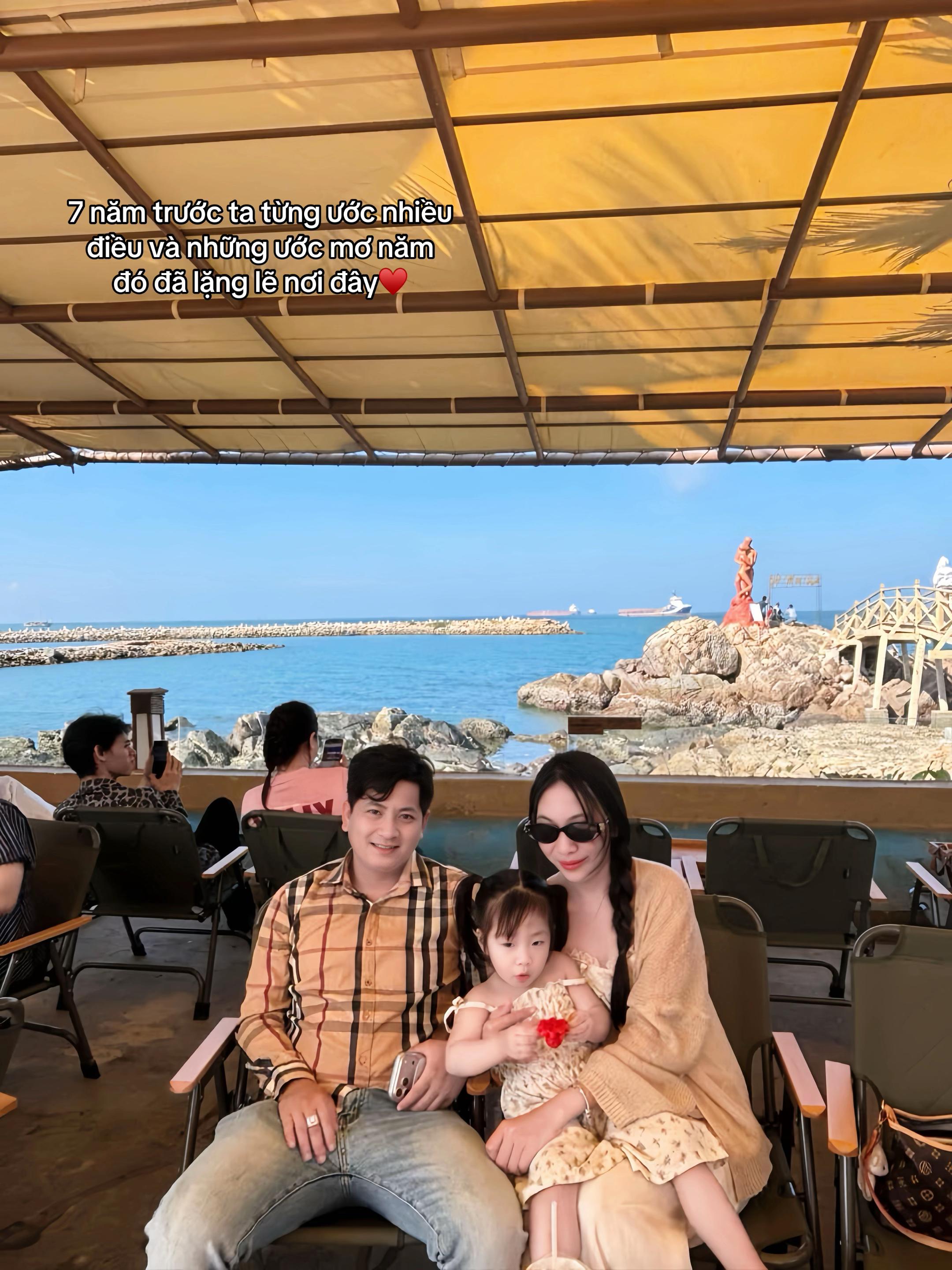 @Uy&ecirc;n Nhi