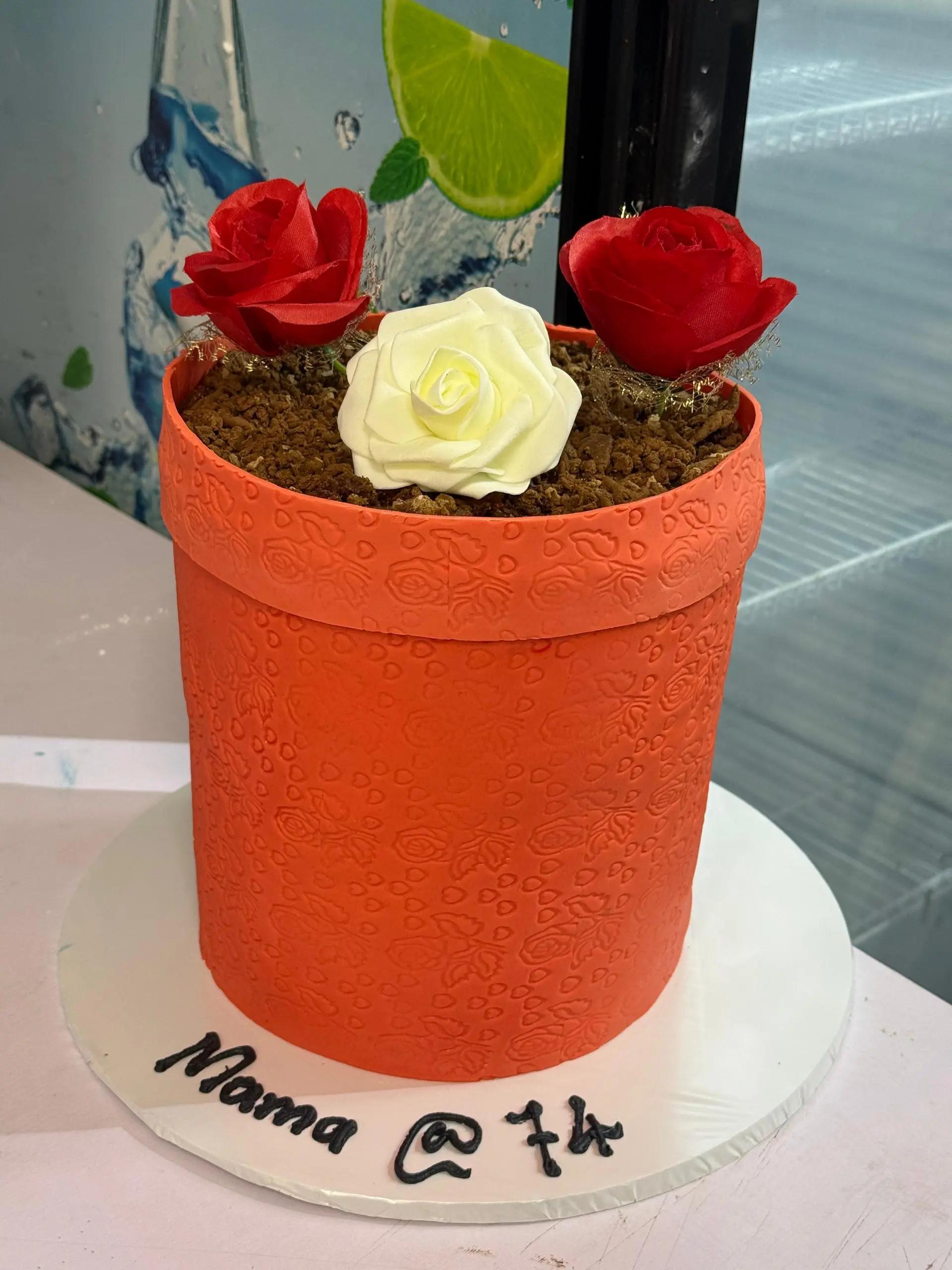 @IVANNAZ CAKES .0771402931