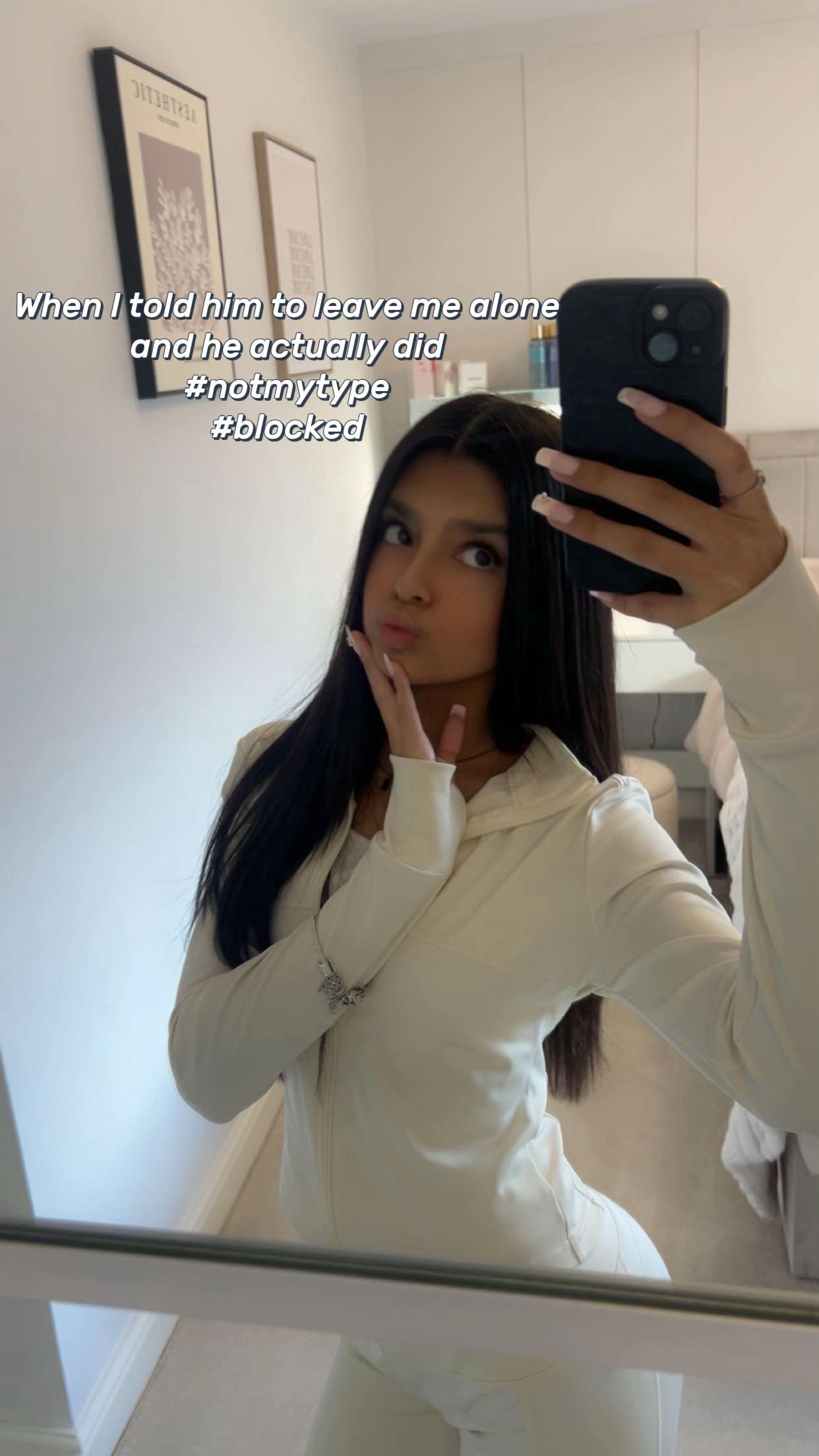 @🧘🏽&zwj;♀️