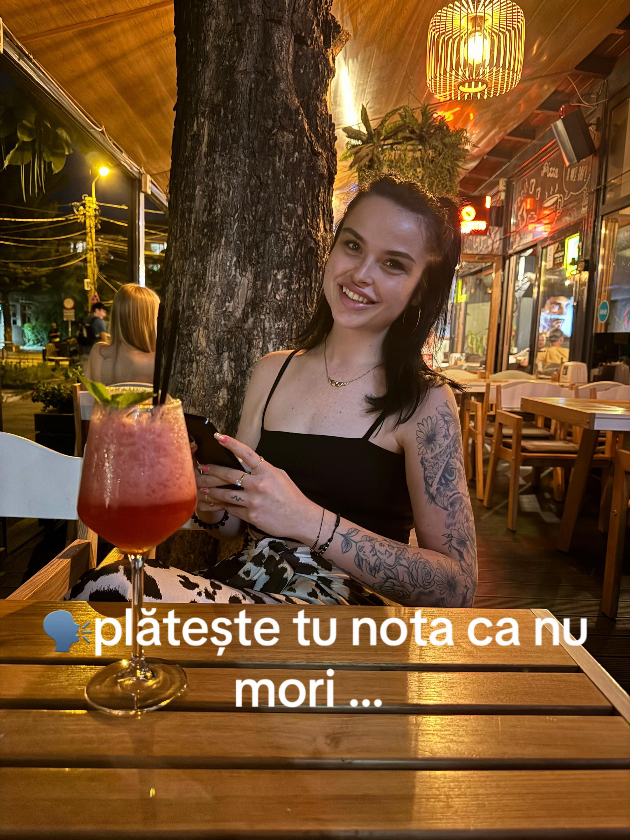 @Lari🌸