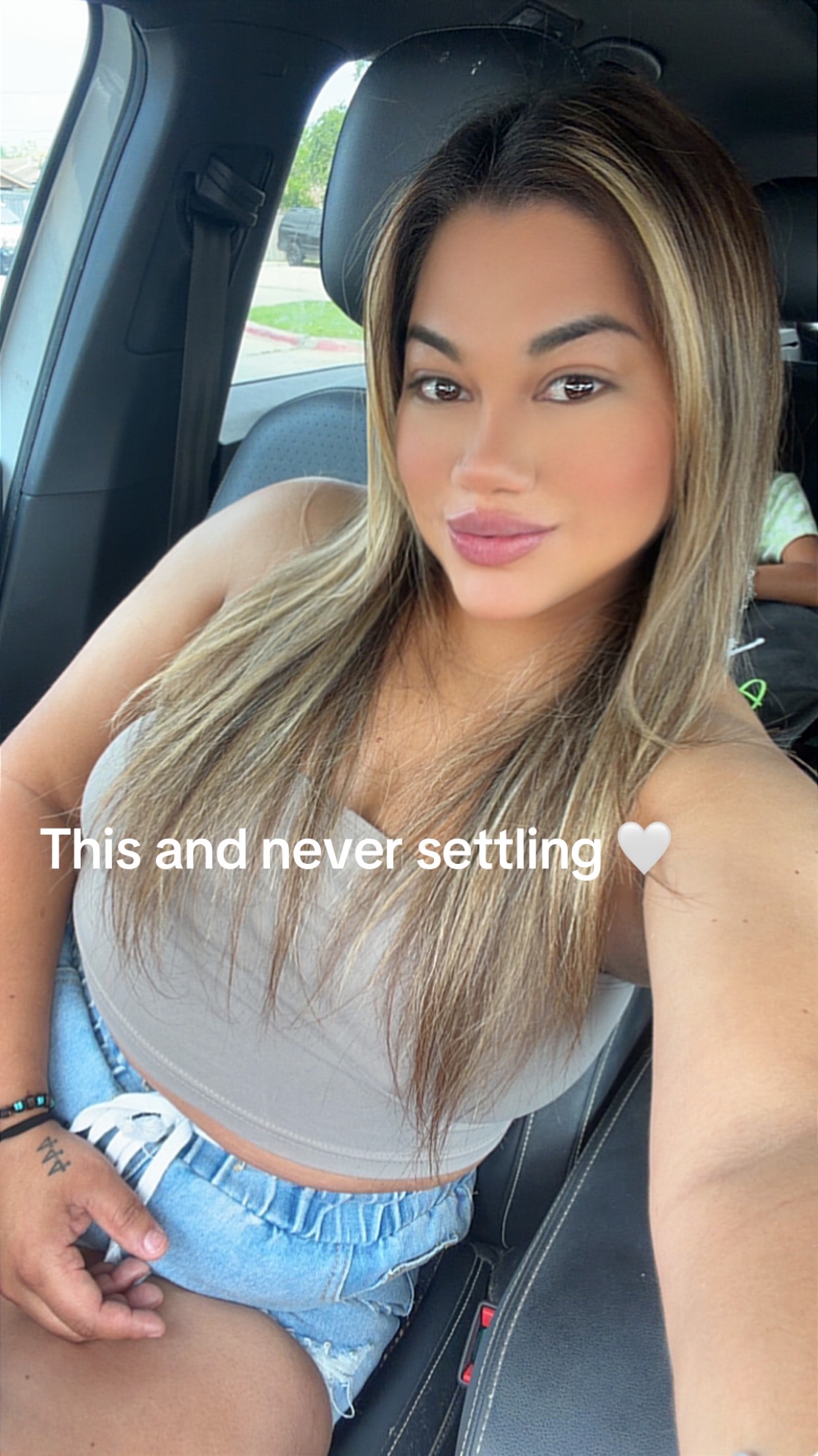@Mel 🤍