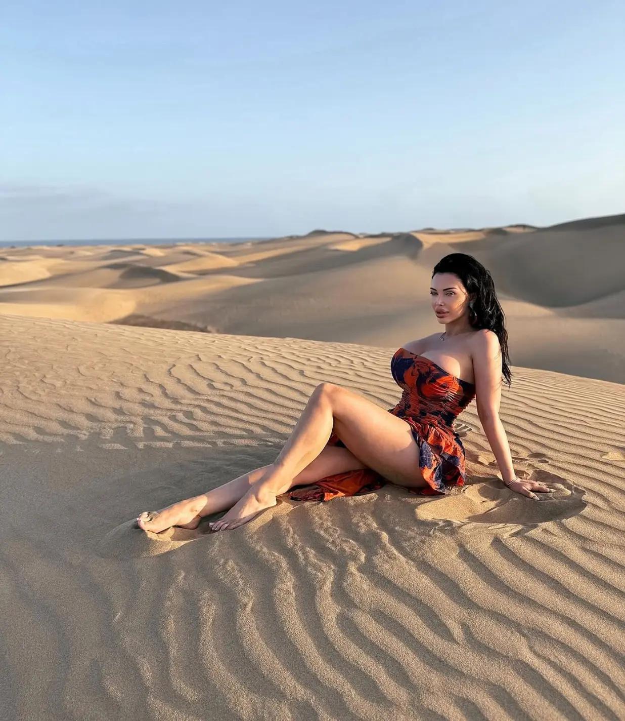@Aletta Ocean (Dora Varga)