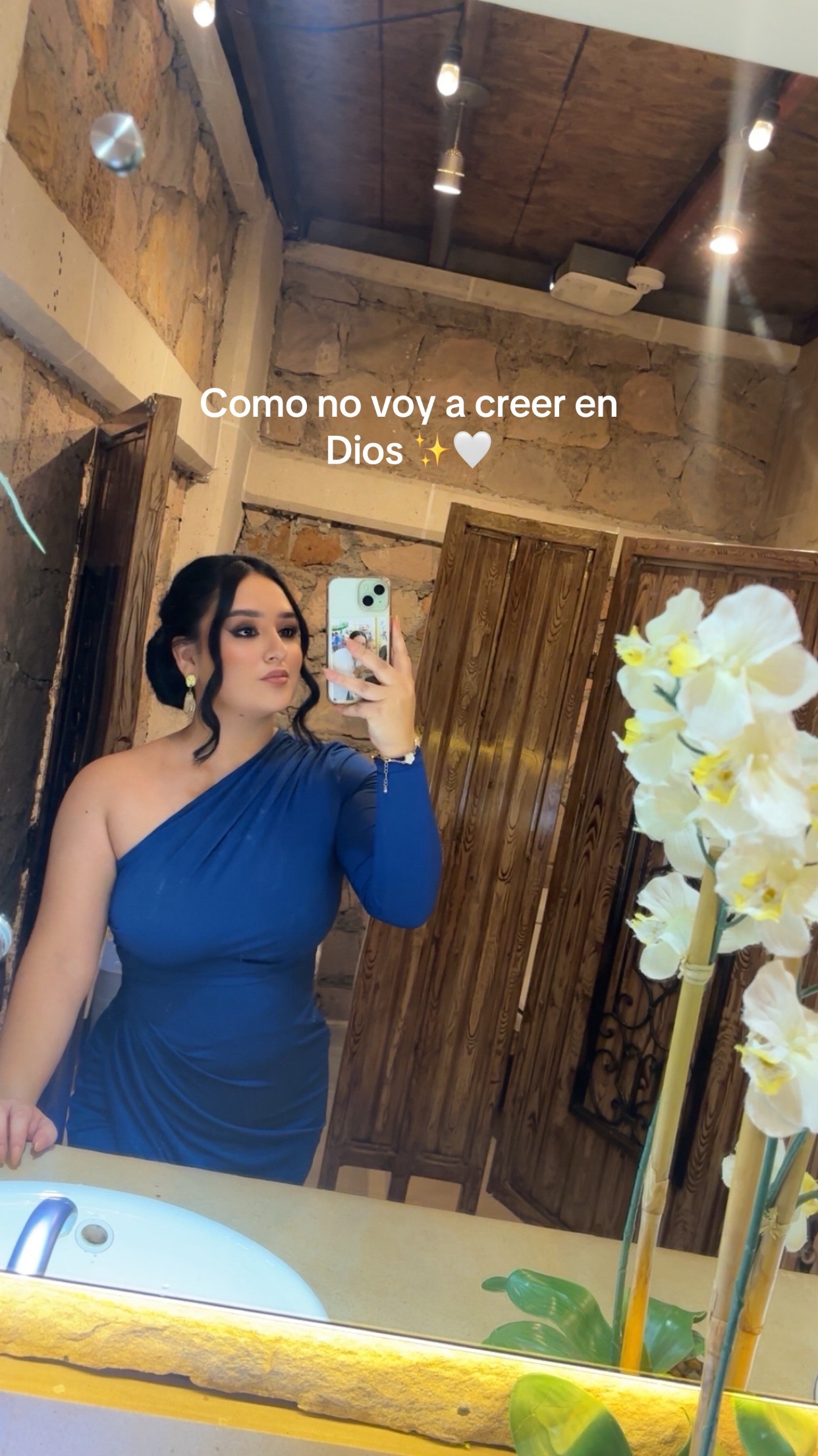 @𝒢