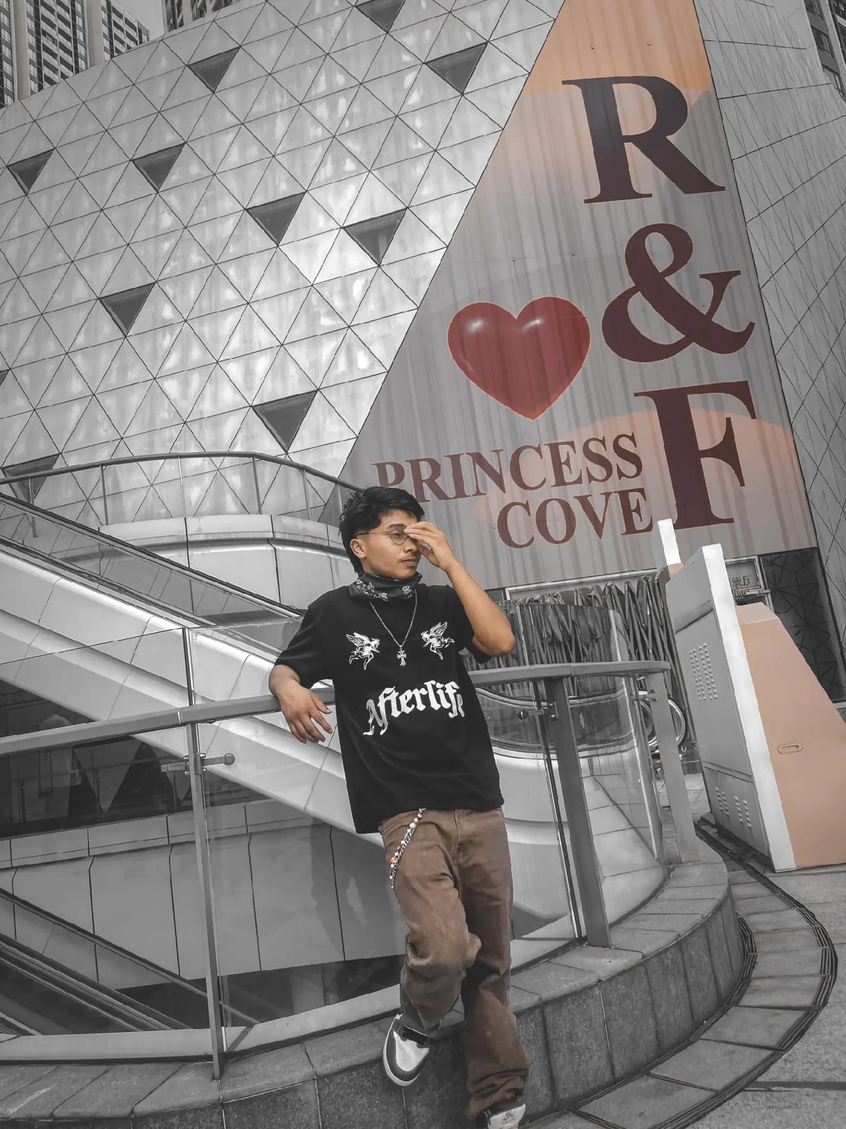 @DoRJeY YOUnG...🧃
